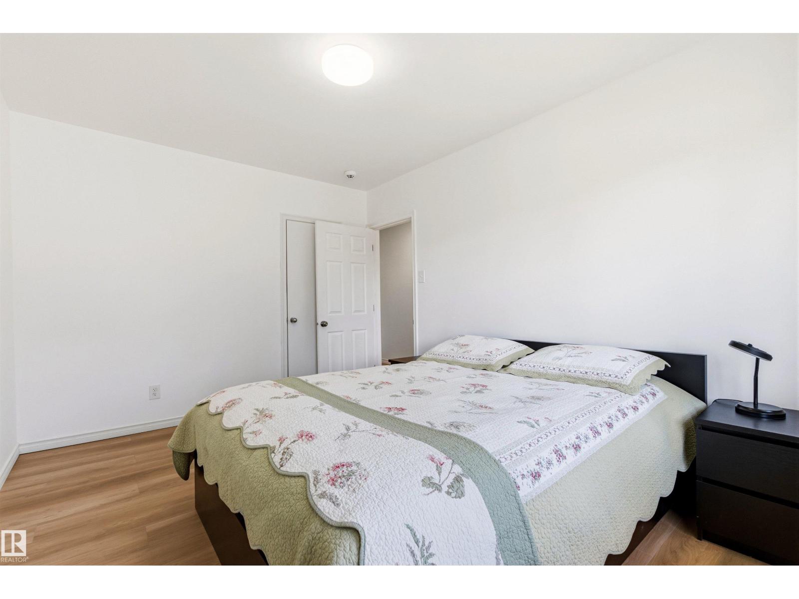 8708 89 AV NW — photo 23