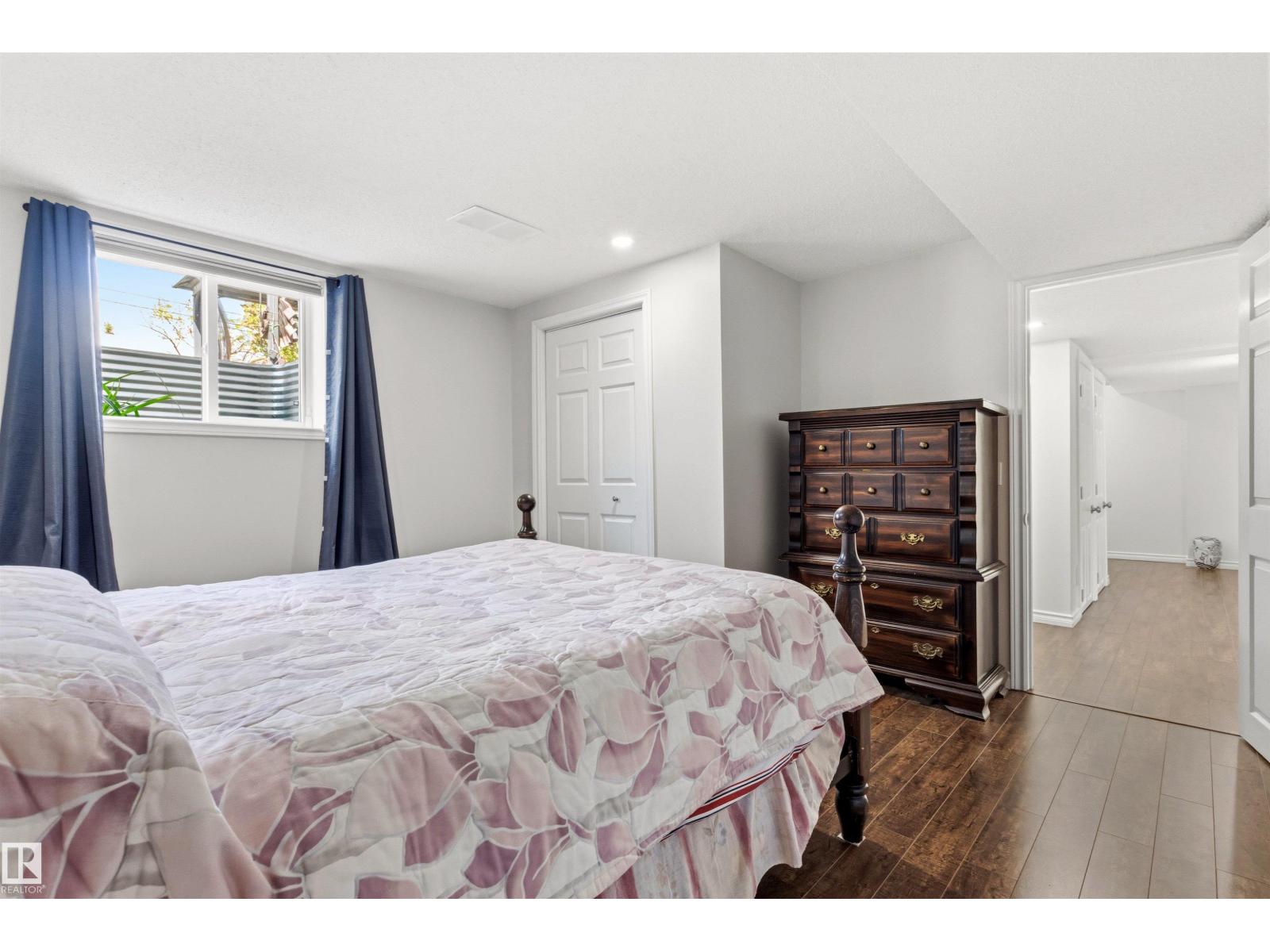 8708 89 AV NW — photo 36