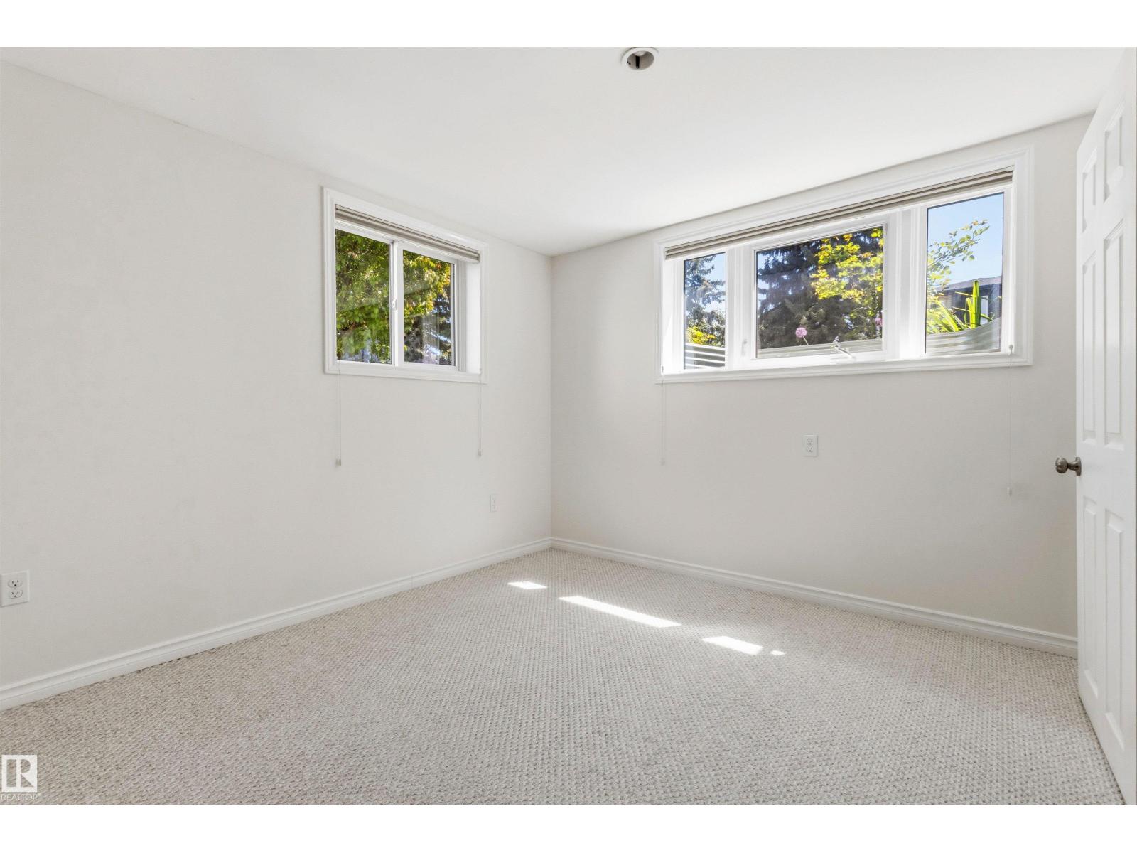 8708 89 AV NW — photo 31