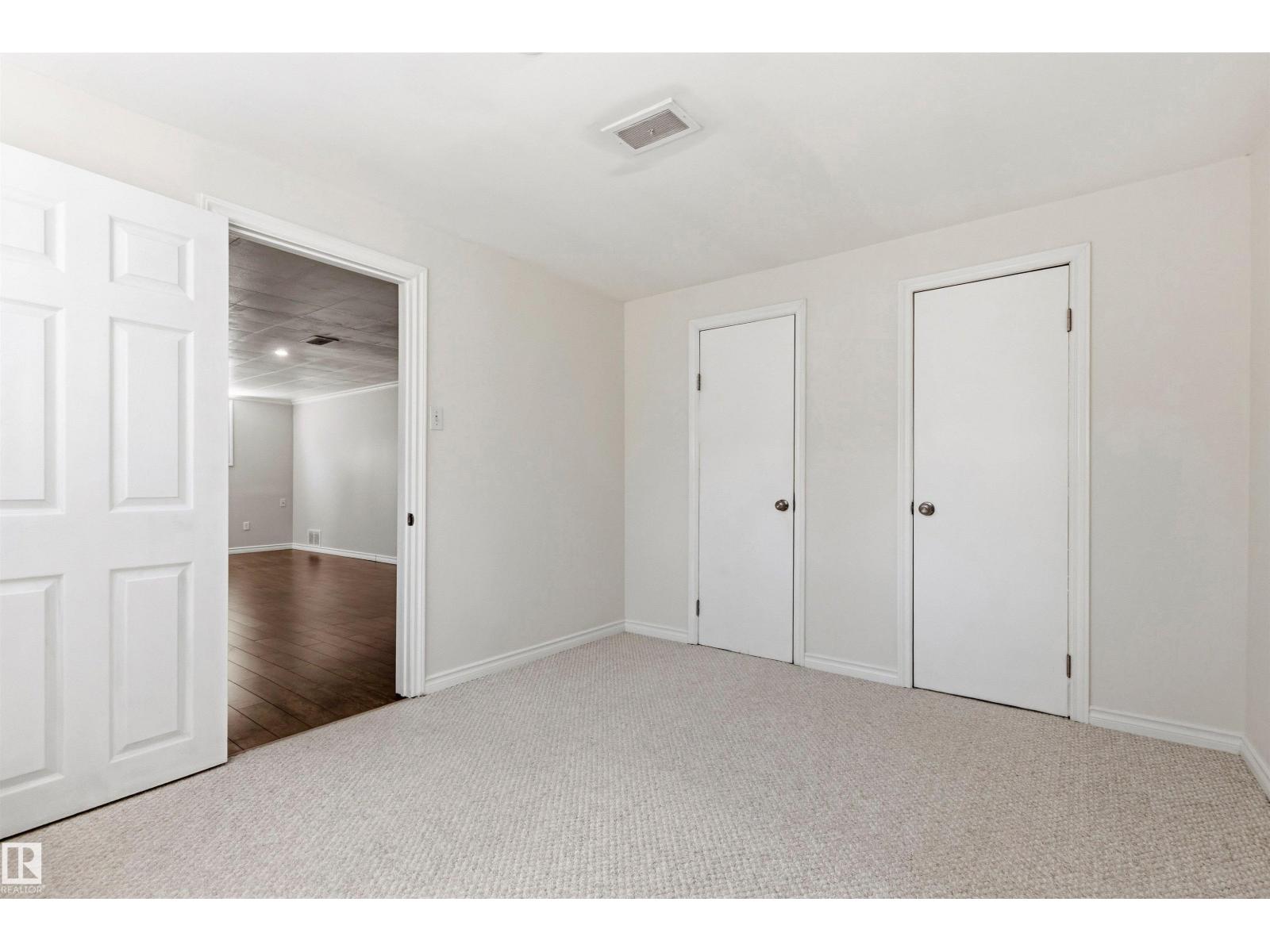 8708 89 AV NW — photo 32