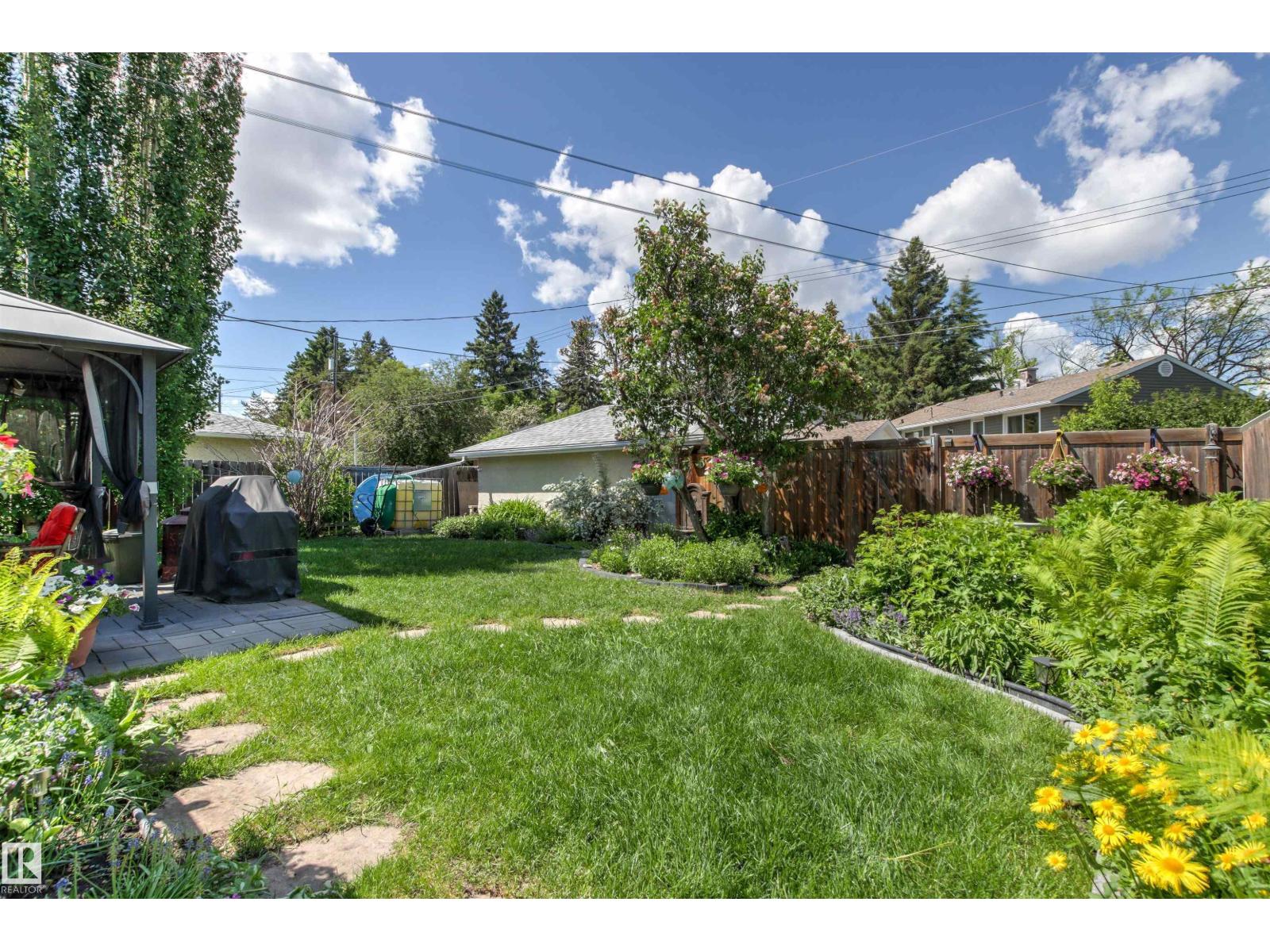 8708 89 AV NW — photo 44