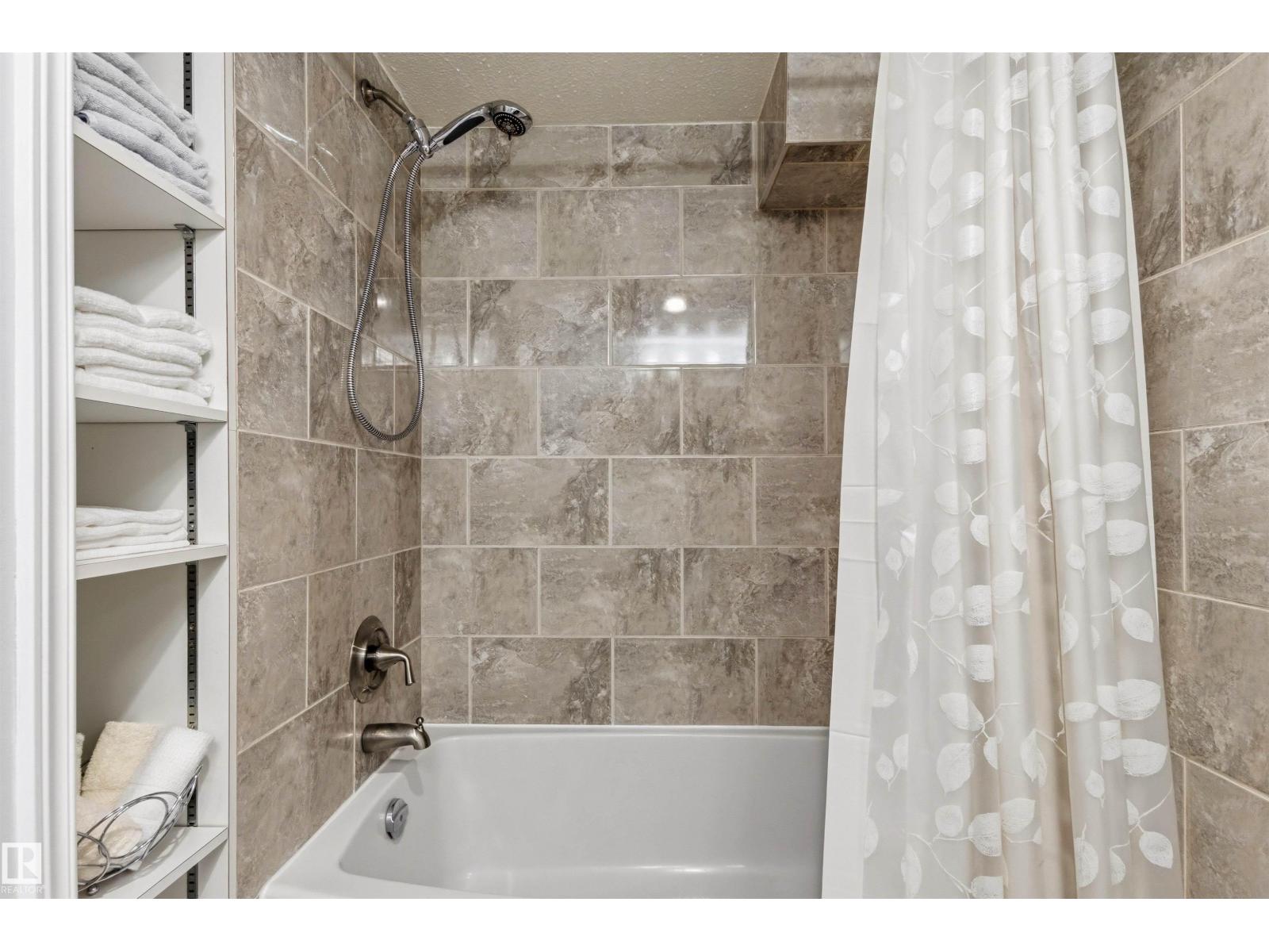 8708 89 AV NW — photo 35