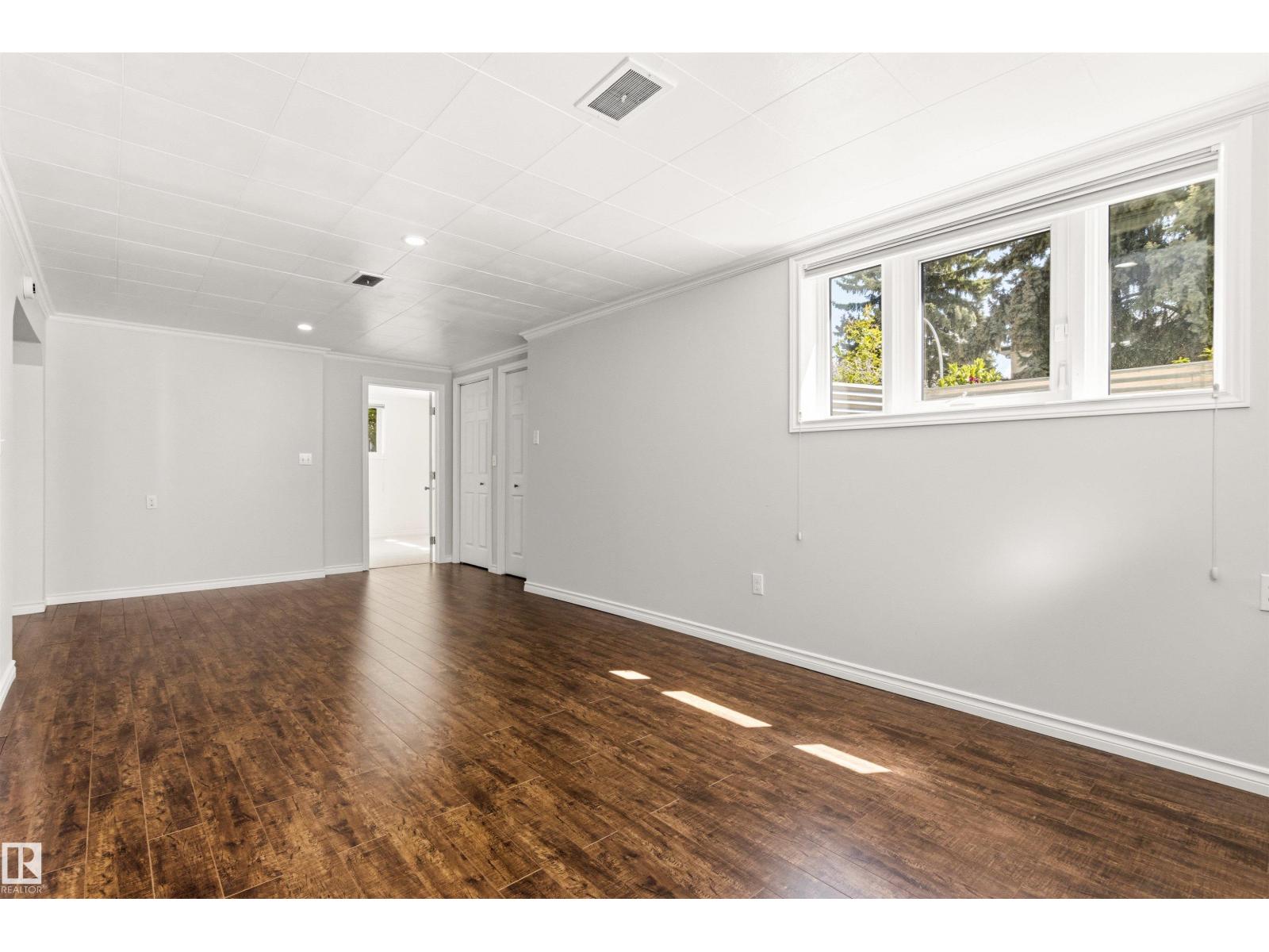 8708 89 AV NW — photo 29