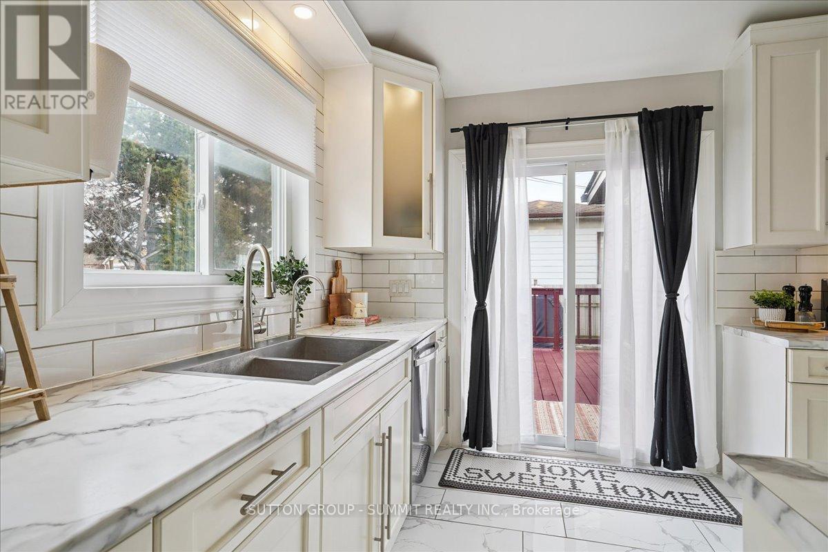 32 ALLAN AVENUE - 11