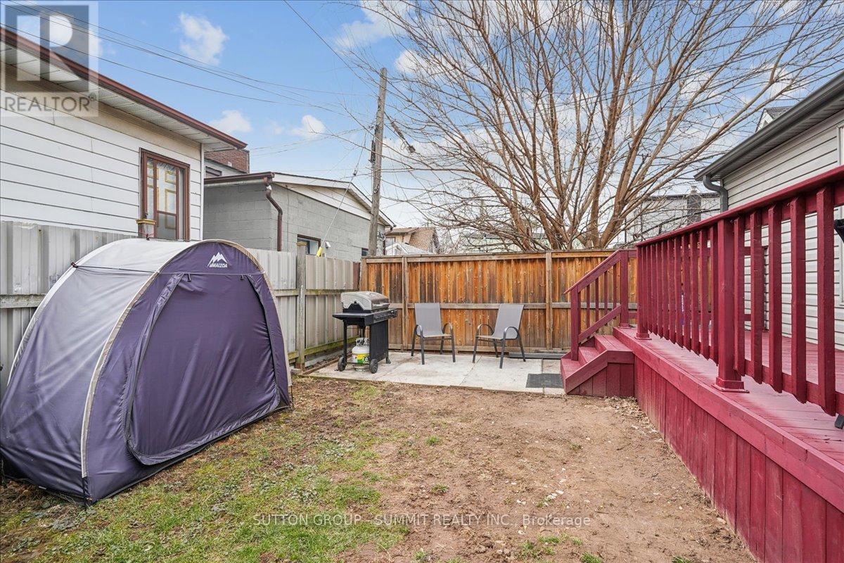 32 ALLAN AVENUE - 32