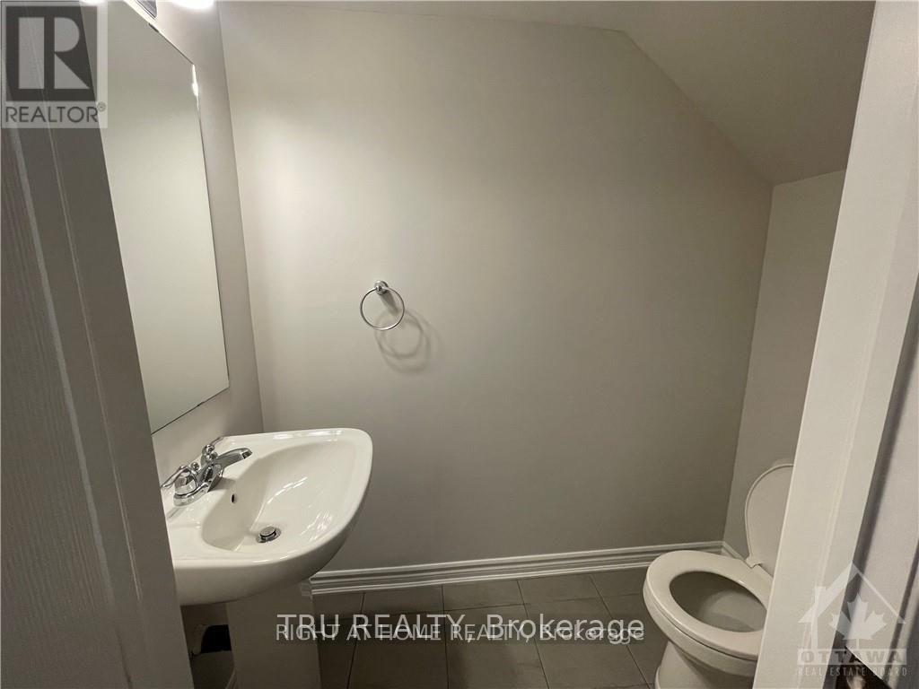 3 Bed, 2 Bath House for Rent in Ottawa – 703 NAUTILUS PRIVATE, Ottawa – MLS# X13434616 - Image 7