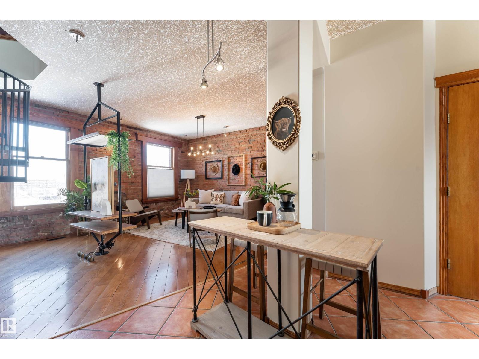 #301 10141 95 ST NW - 12