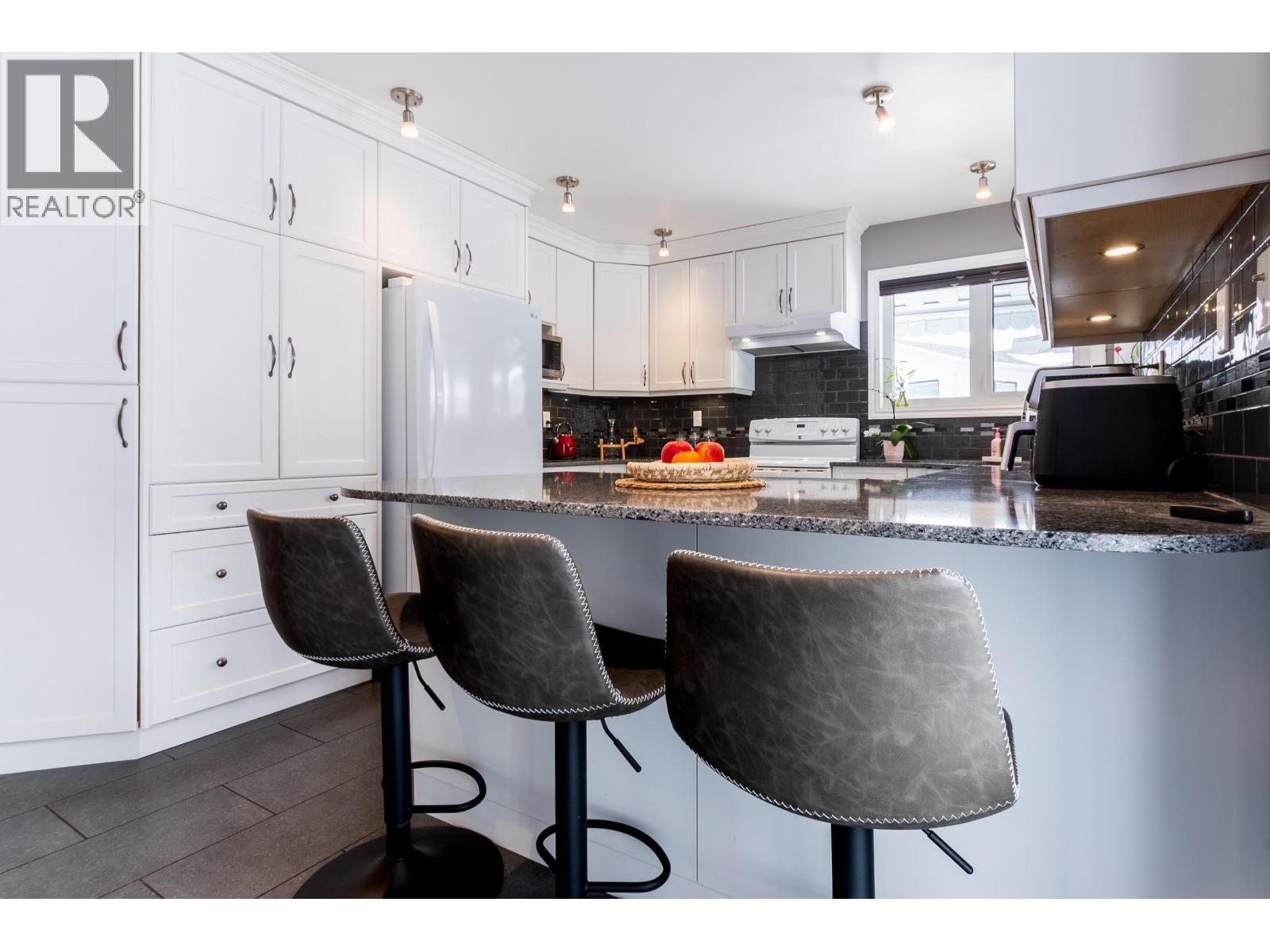 4549 DELTA PLACE - 5