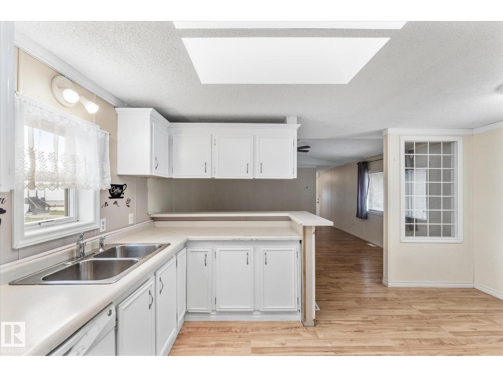 1063 LAKELAND CR - 12
