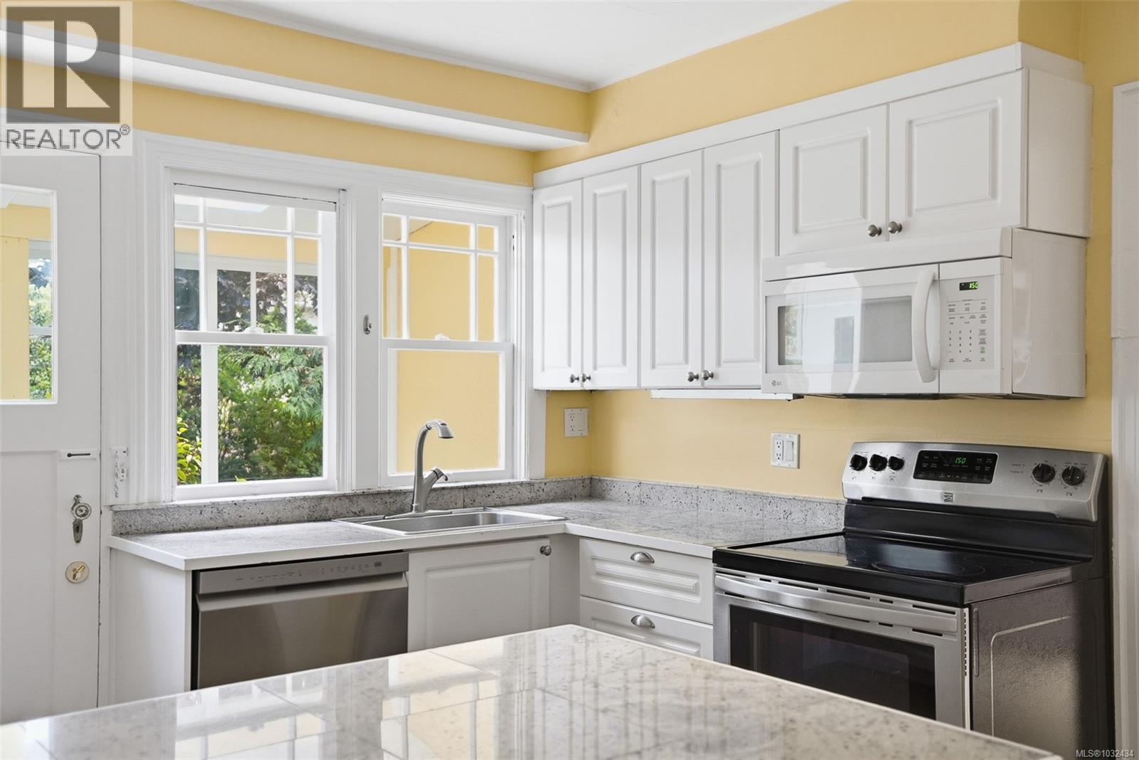 15 Linden Ave - 17