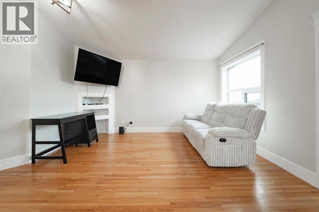 280 Diefenbaker Drive - photo 3