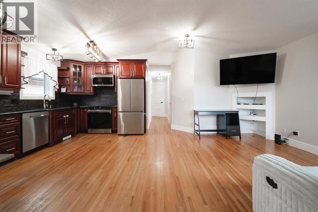 280 Diefenbaker Drive — photo 6