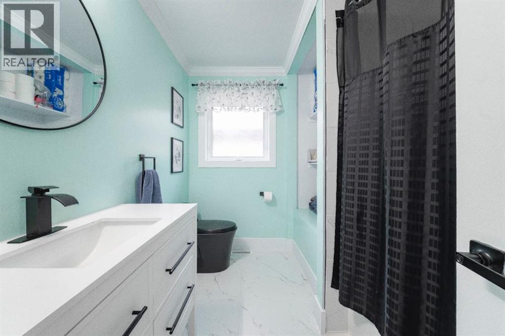 280 Diefenbaker Drive — photo 18