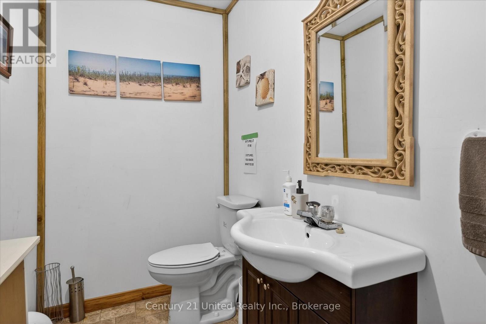 90 BOWEN ROAD - 33
