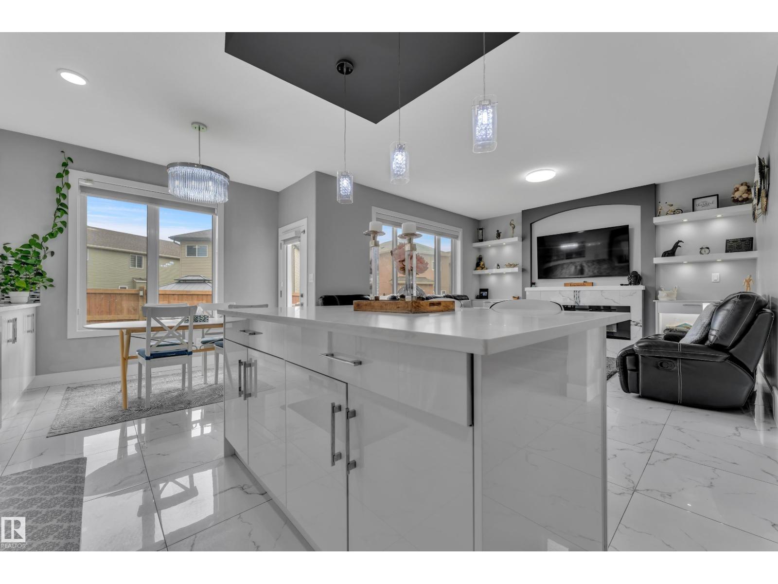 2419 15 AV NW — photo 14