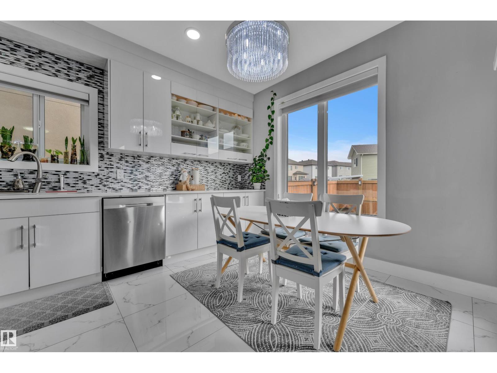 2419 15 AV NW — photo 15