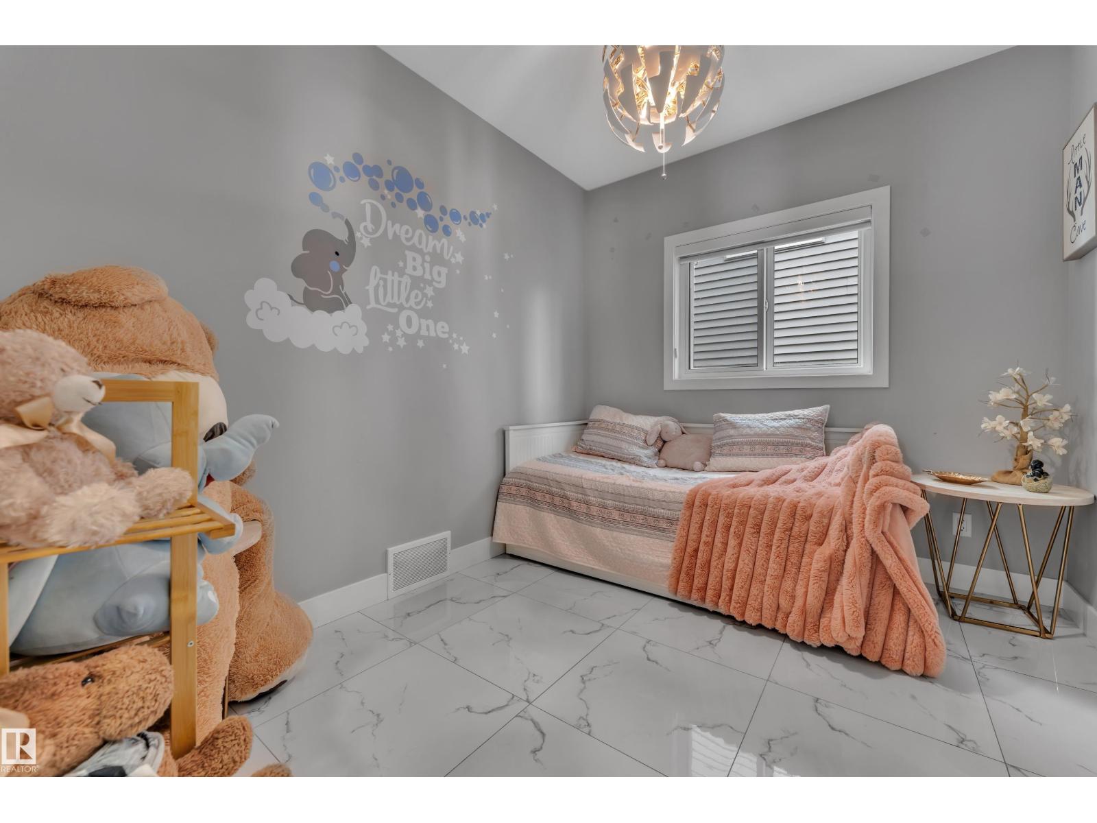 2419 15 AV NW — photo 16