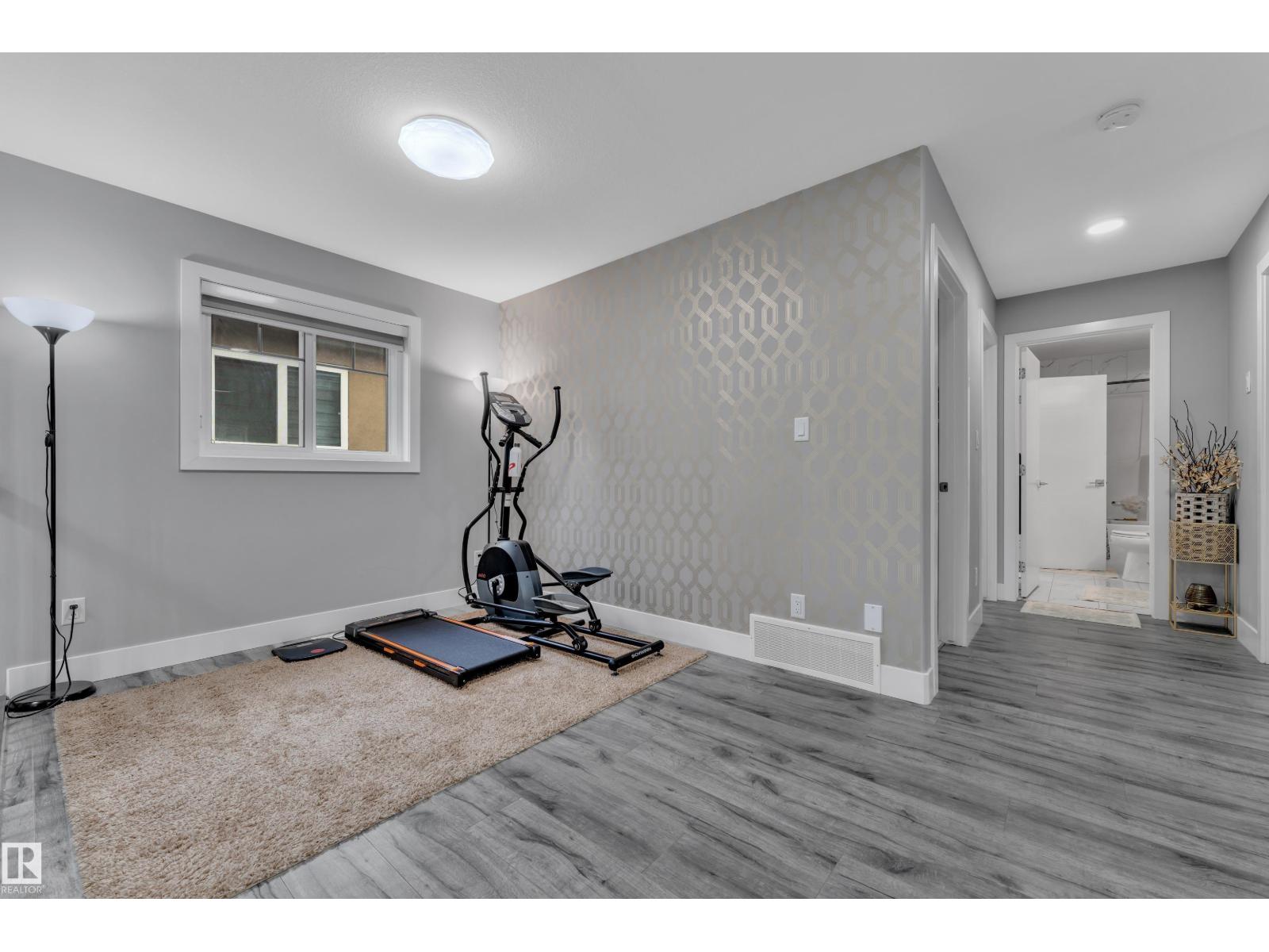 2419 15 AV NW — photo 20