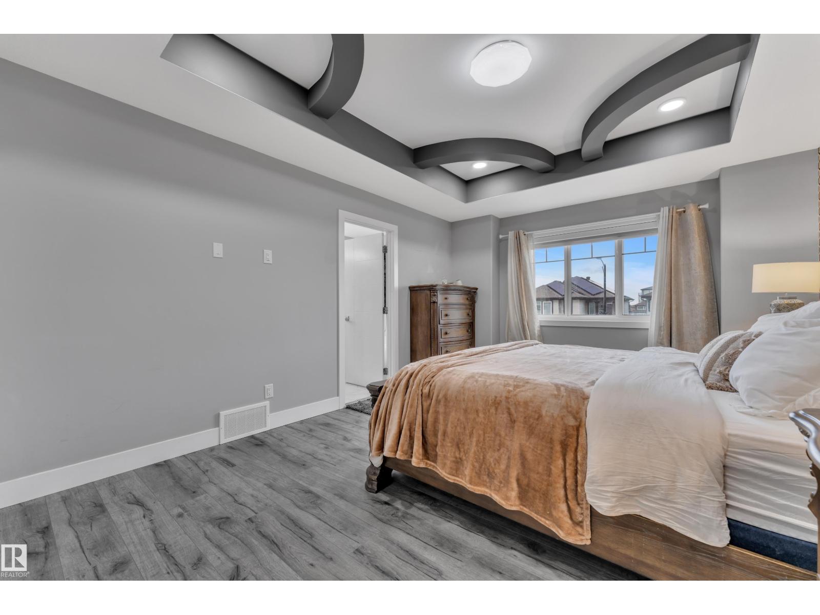 2419 15 AV NW — photo 22