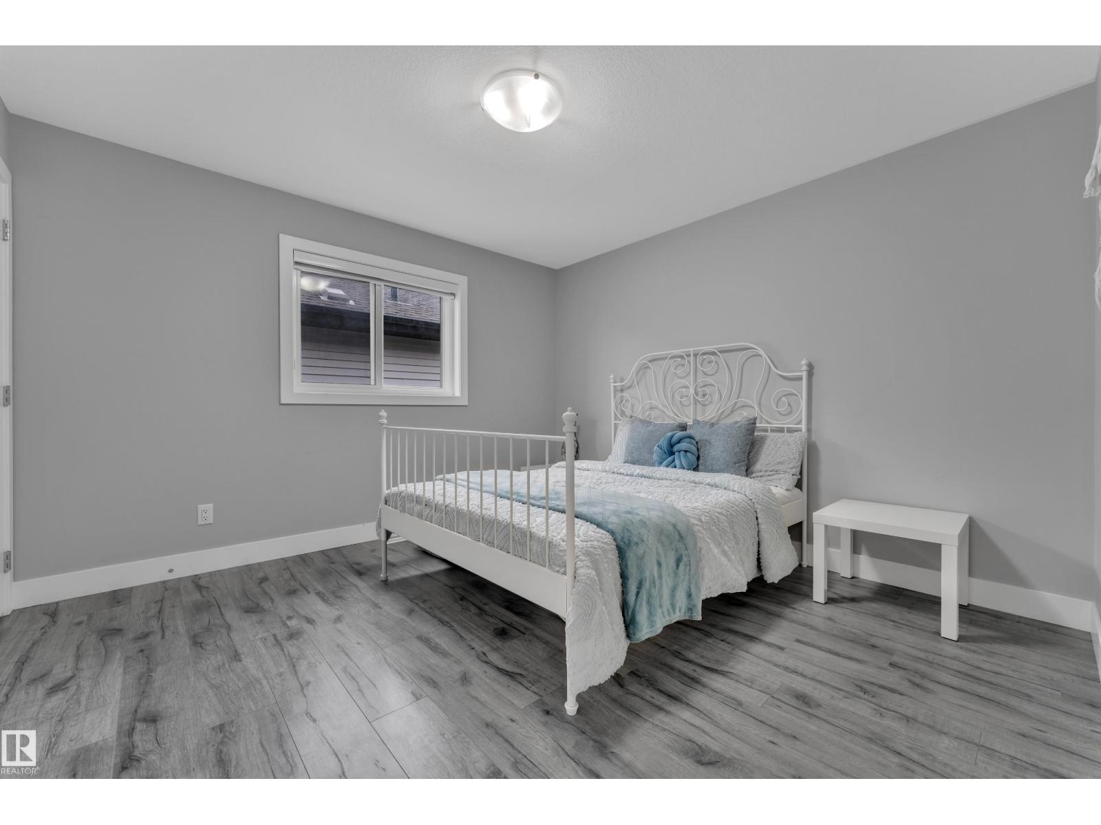 2419 15 AV NW — photo 29