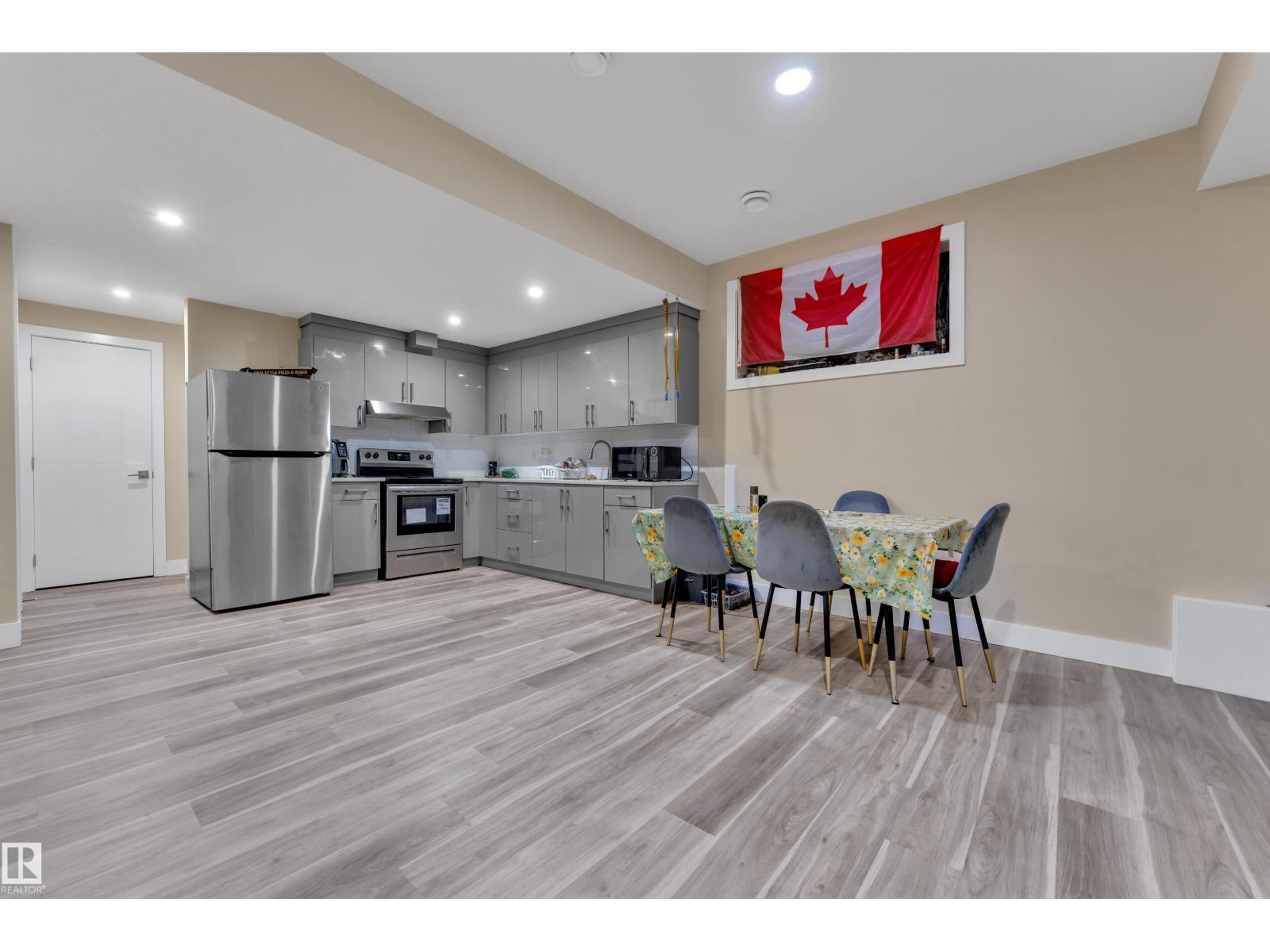 2419 15 AV NW — photo 32