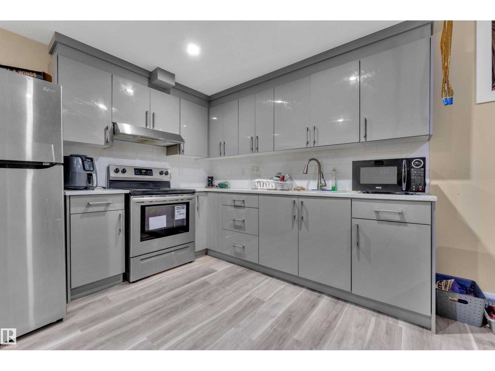 2419 15 AV NW — photo 33
