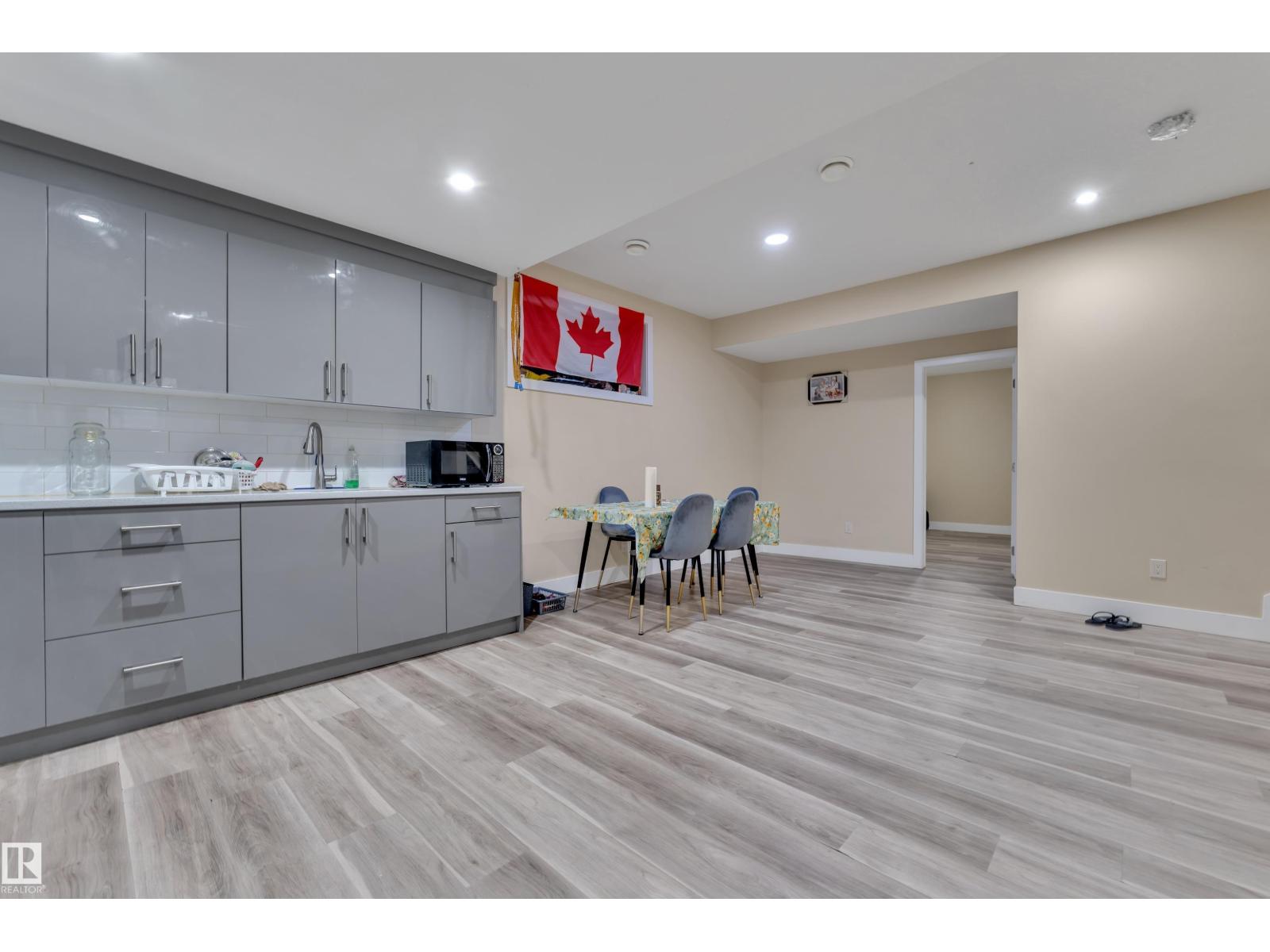 2419 15 AV NW — photo 34