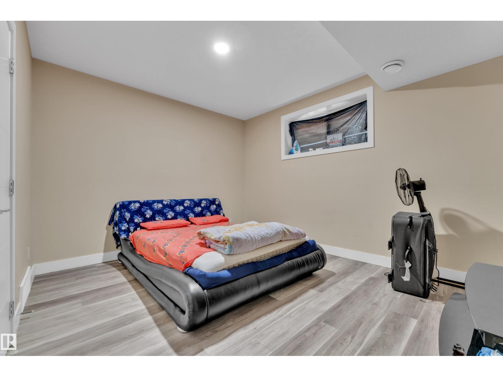 2419 15 AV NW — photo 35