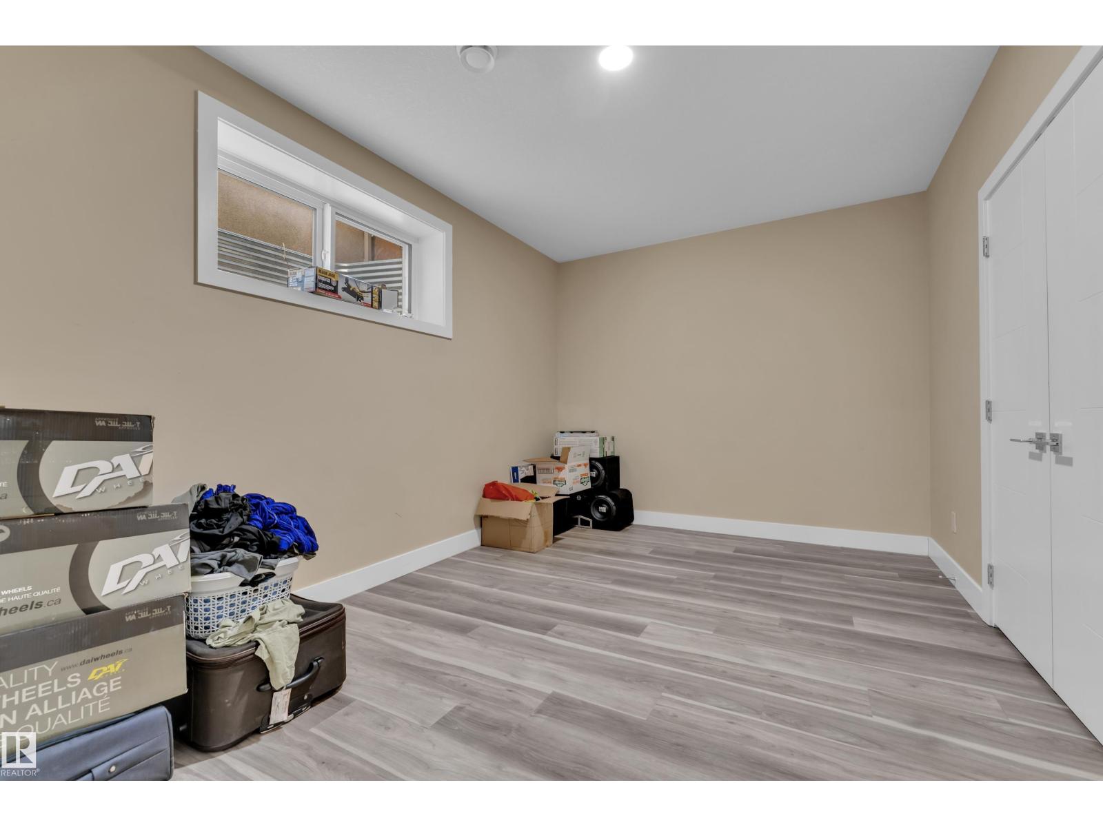 2419 15 AV NW — photo 36