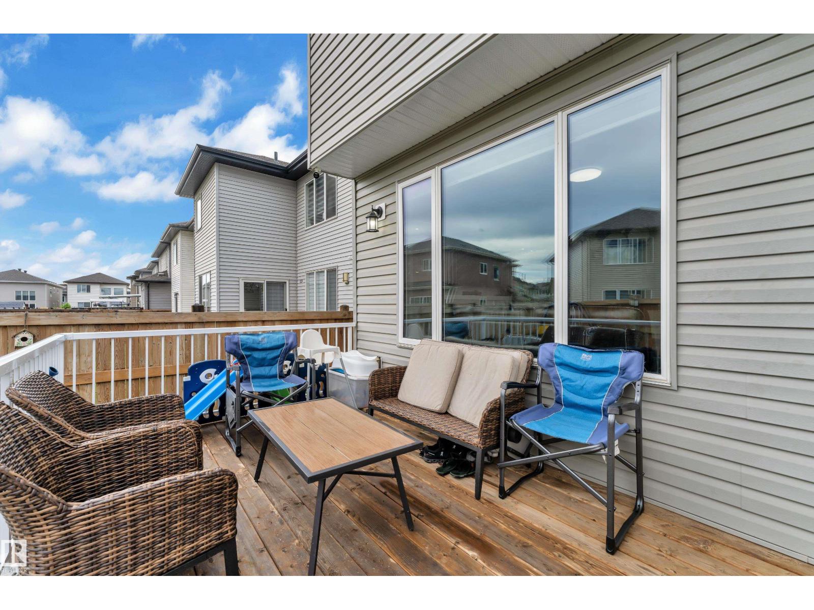 2419 15 AV NW — photo 39
