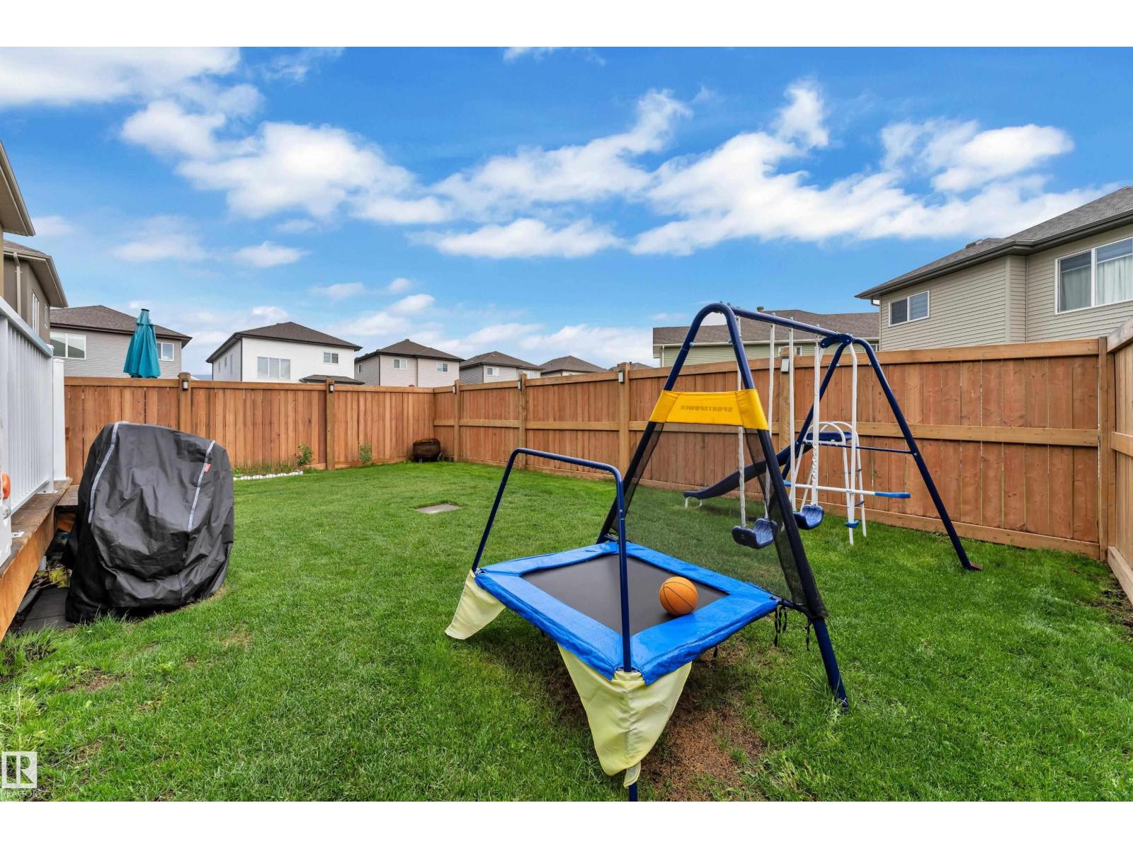 2419 15 AV NW — photo 40