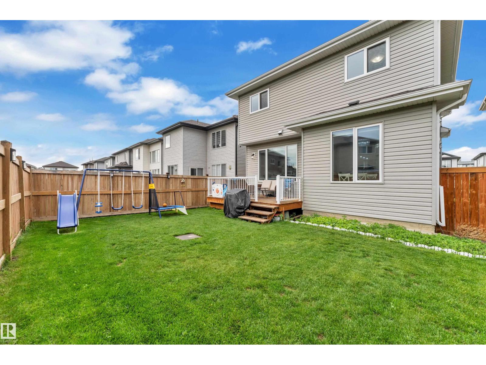 2419 15 AV NW — photo 41