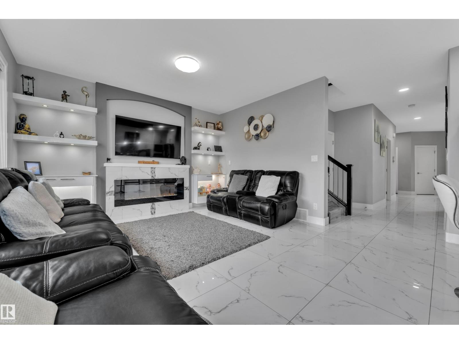 2419 15 AV NW — photo 7