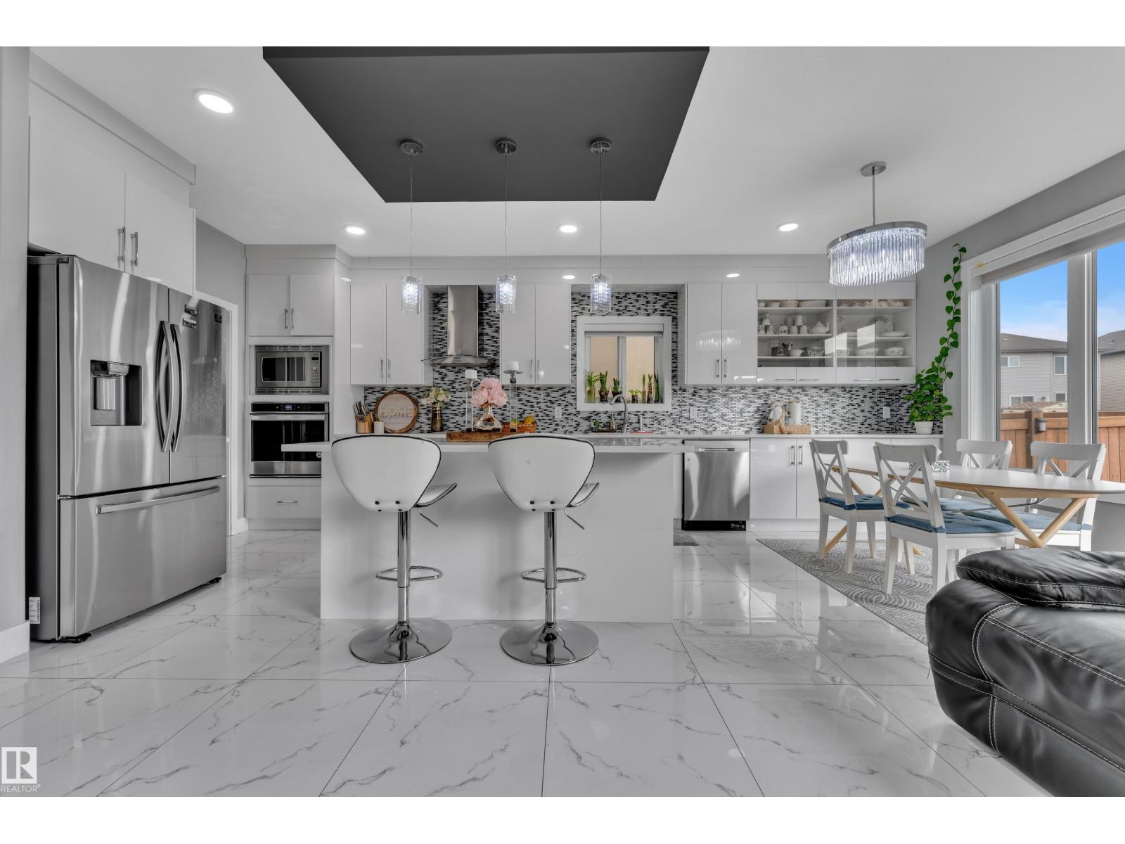 2419 15 AV NW — photo 9
