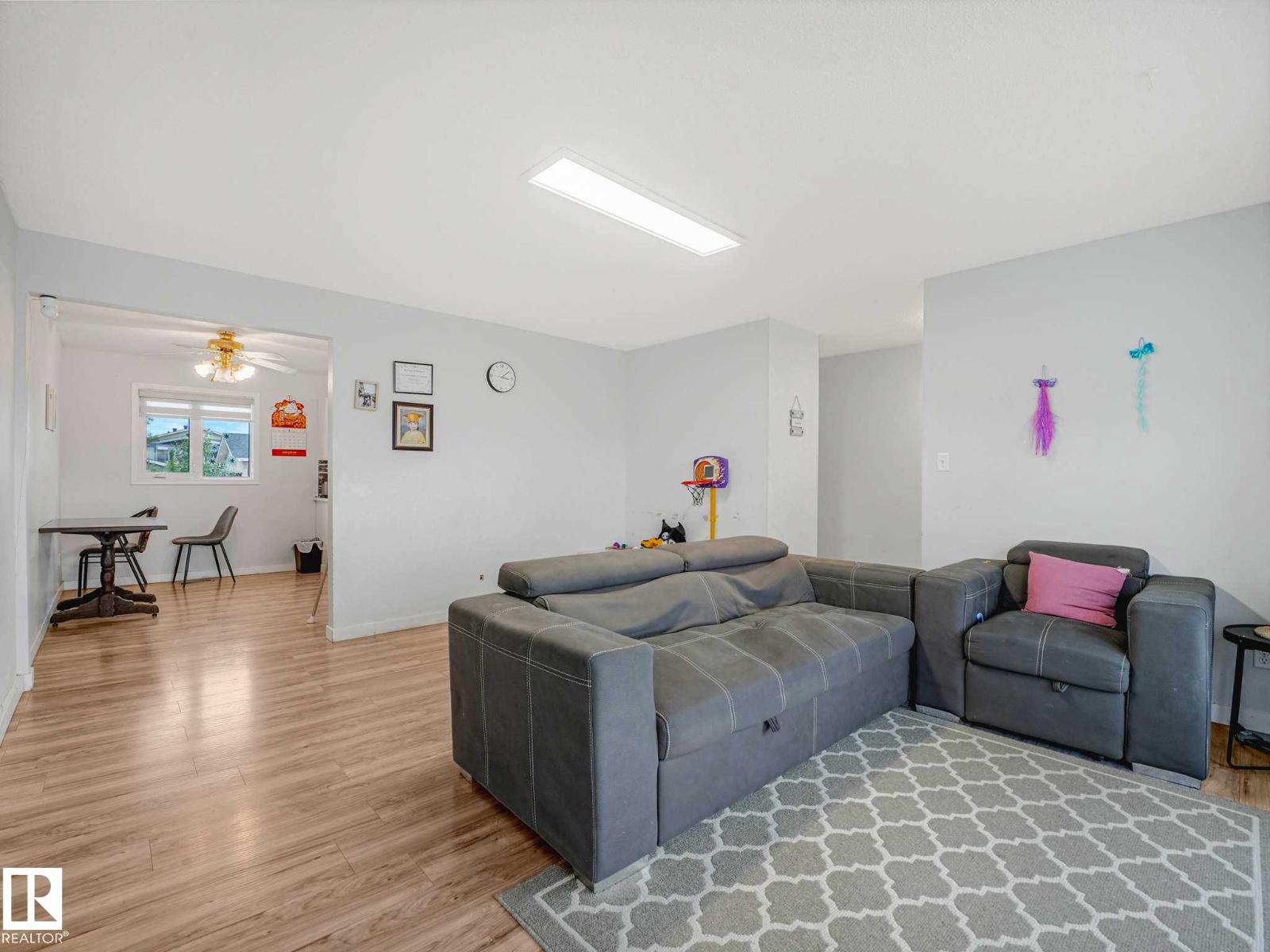 9528 151 AV NW - 11