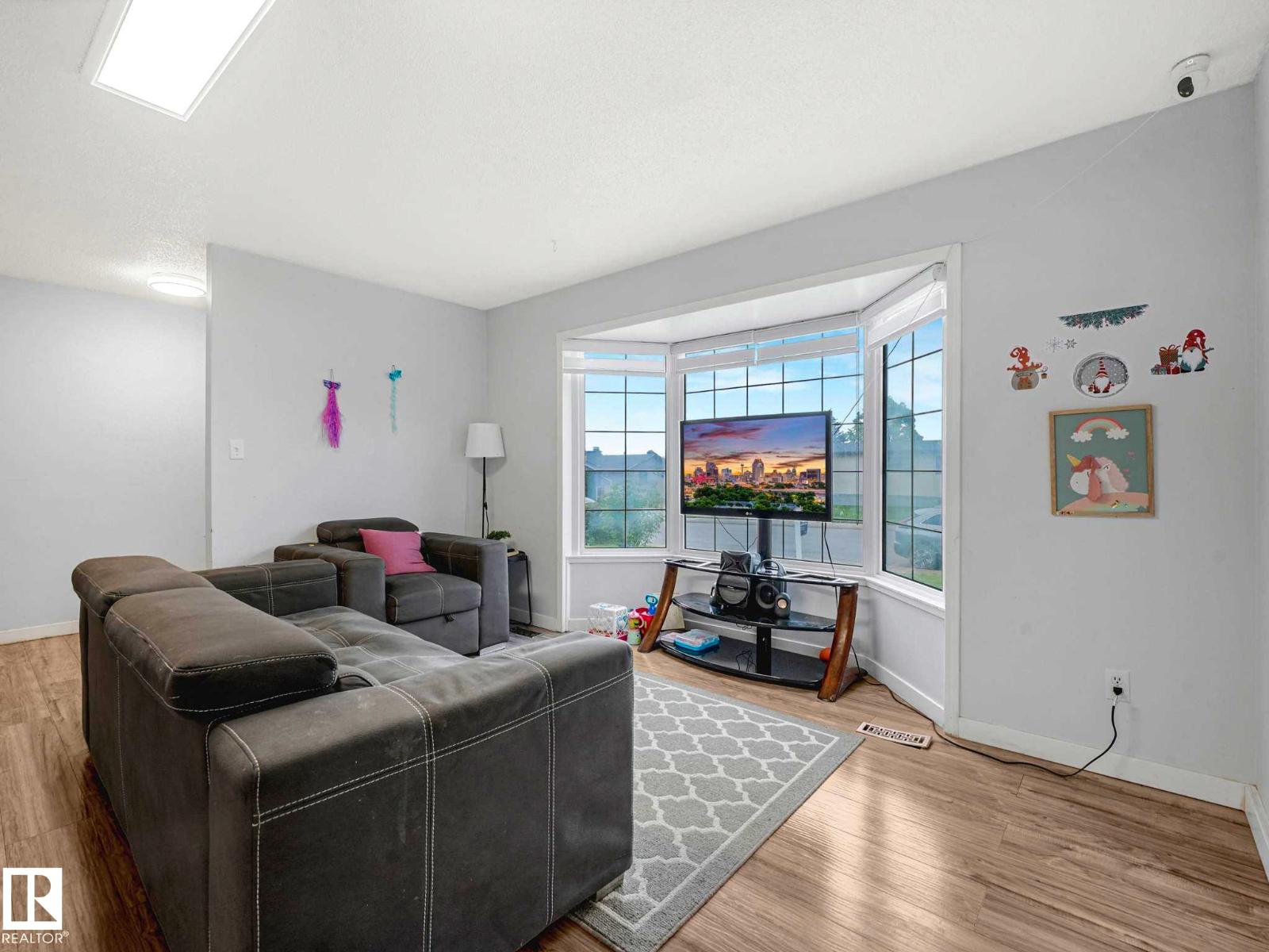 9528 151 AV NW - 12
