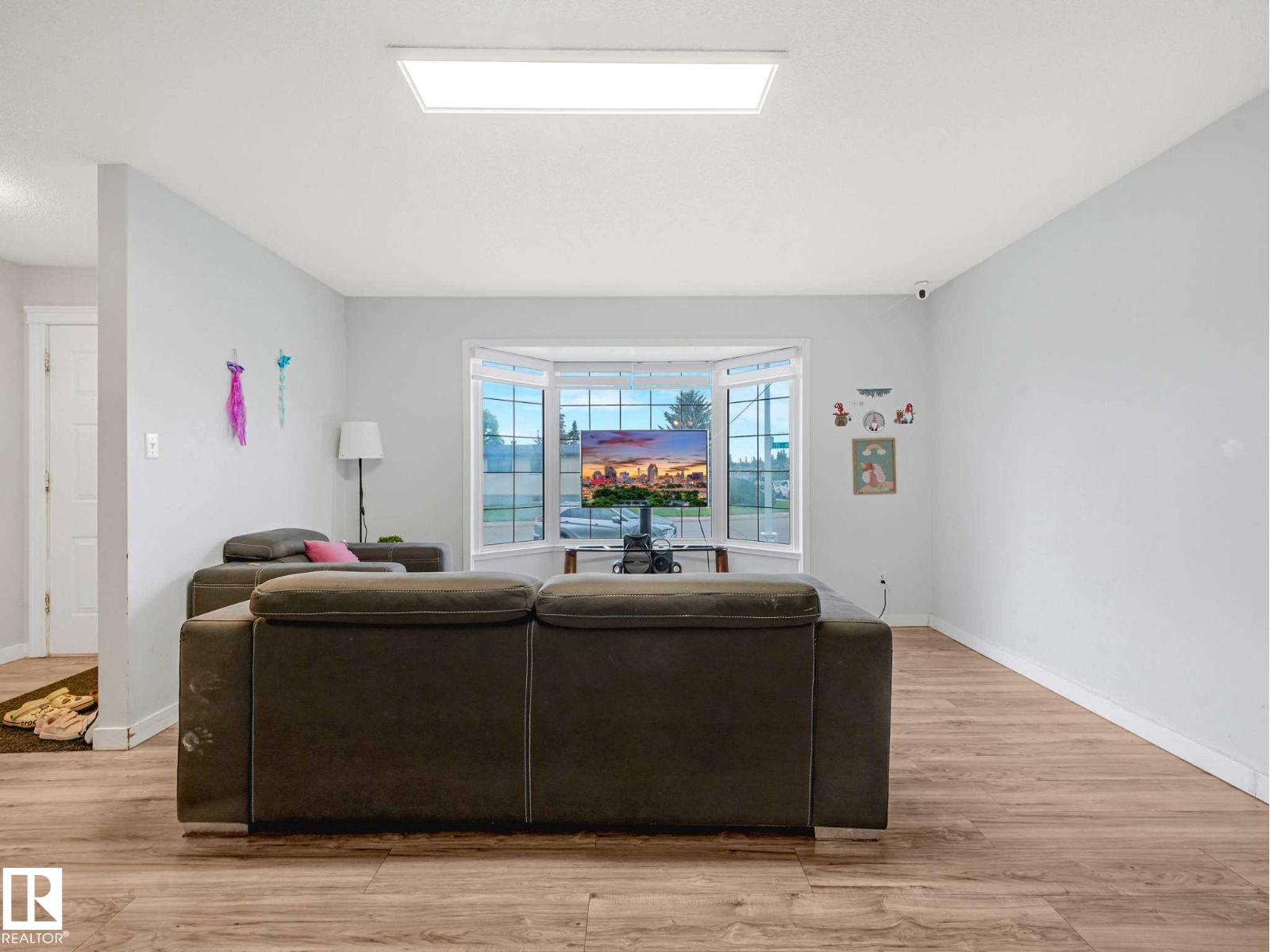 9528 151 AV NW - 13