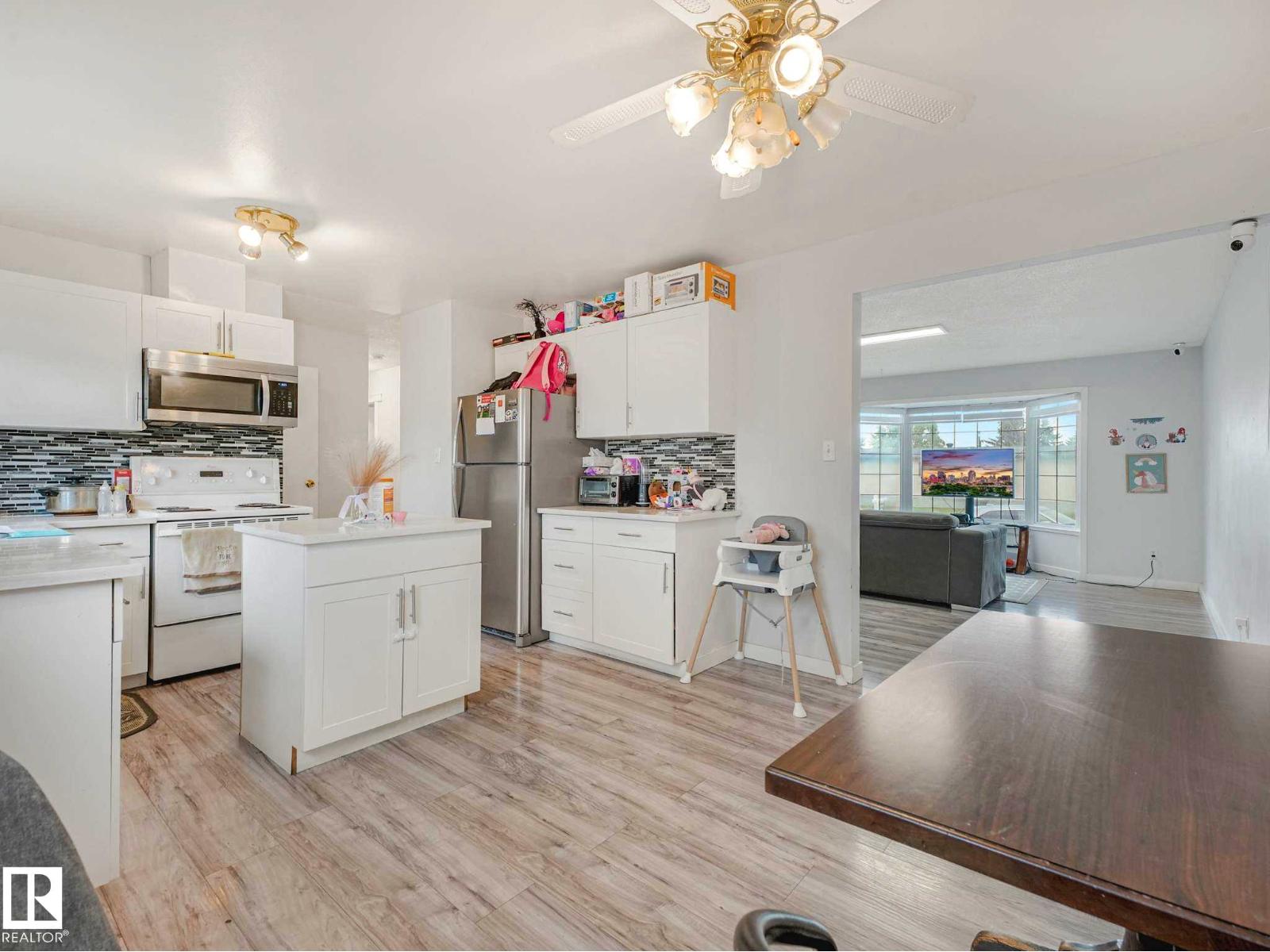 9528 151 AV NW - 15