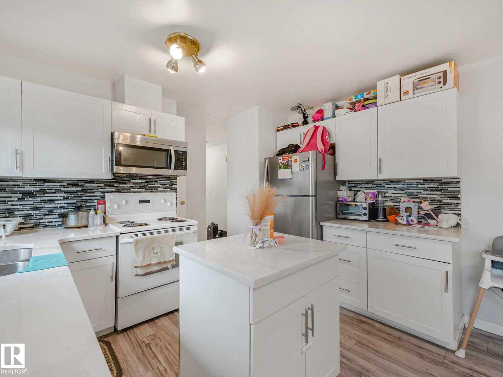 9528 151 AV NW - 16