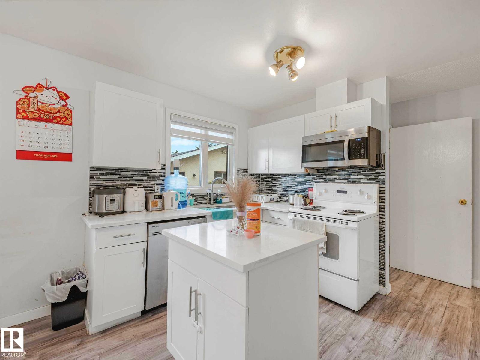 9528 151 AV NW - 17