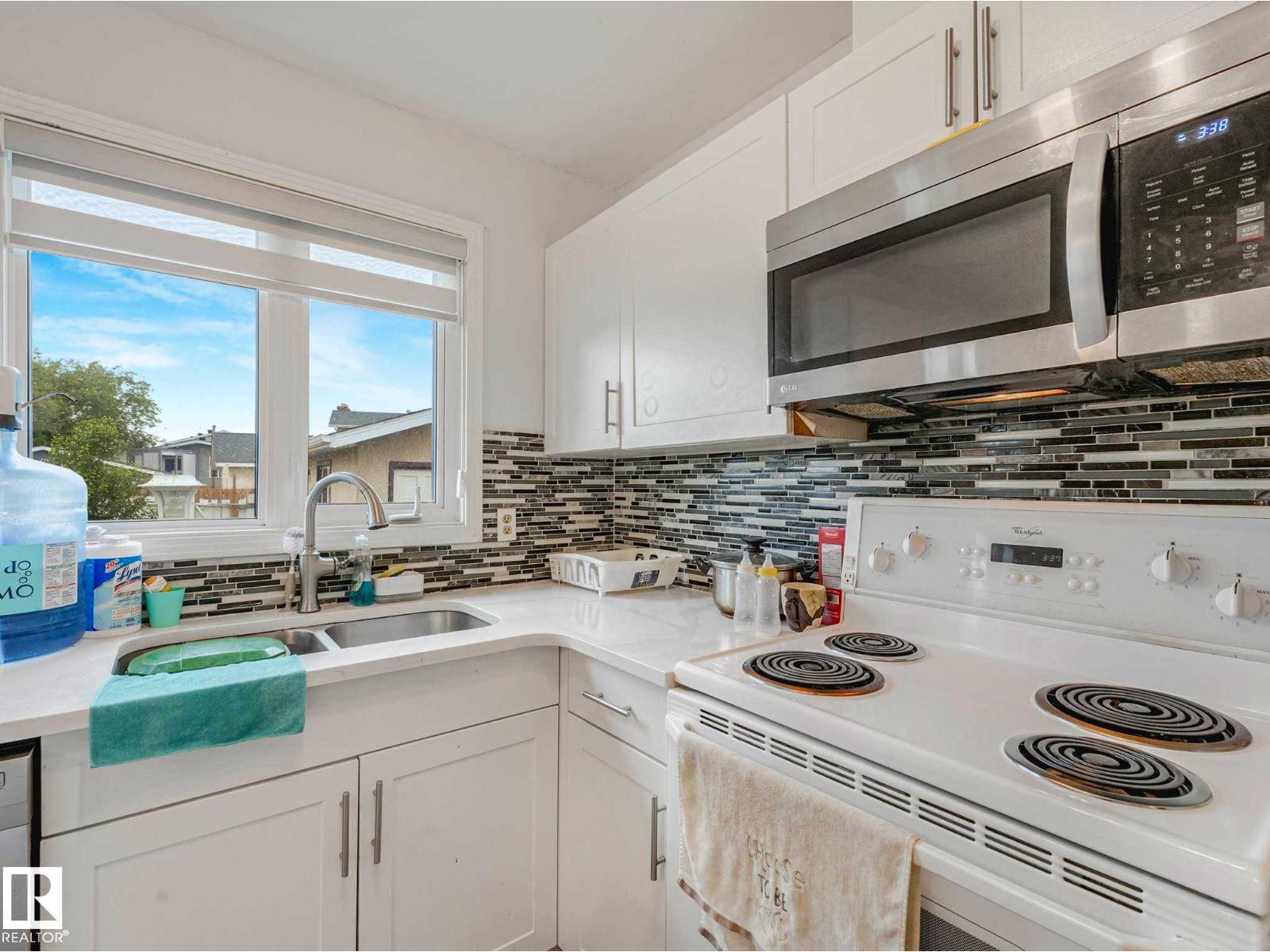 9528 151 AV NW - 20