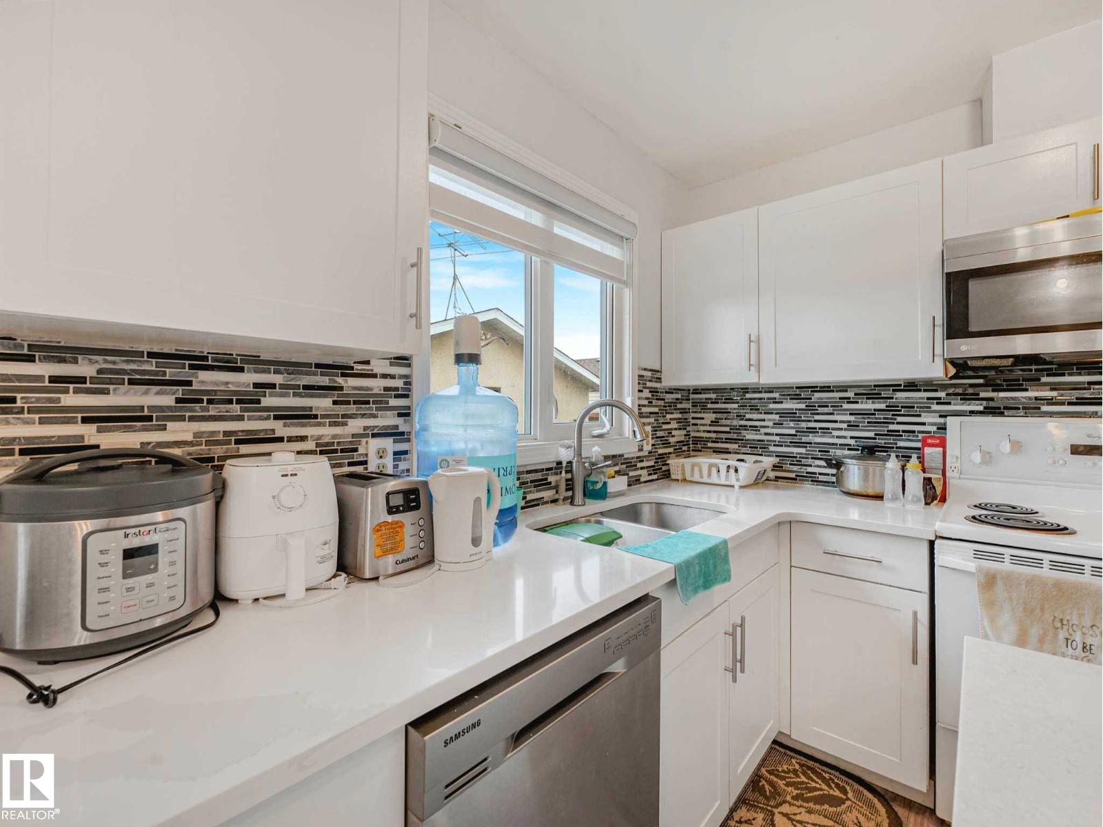 9528 151 AV NW - 21