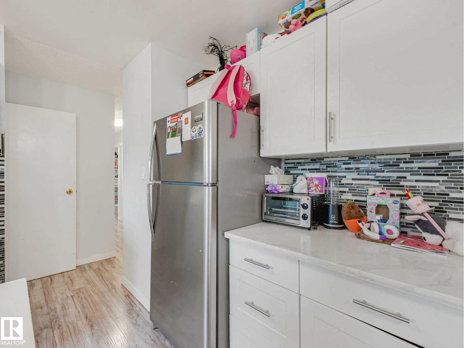 9528 151 AV NW - 22