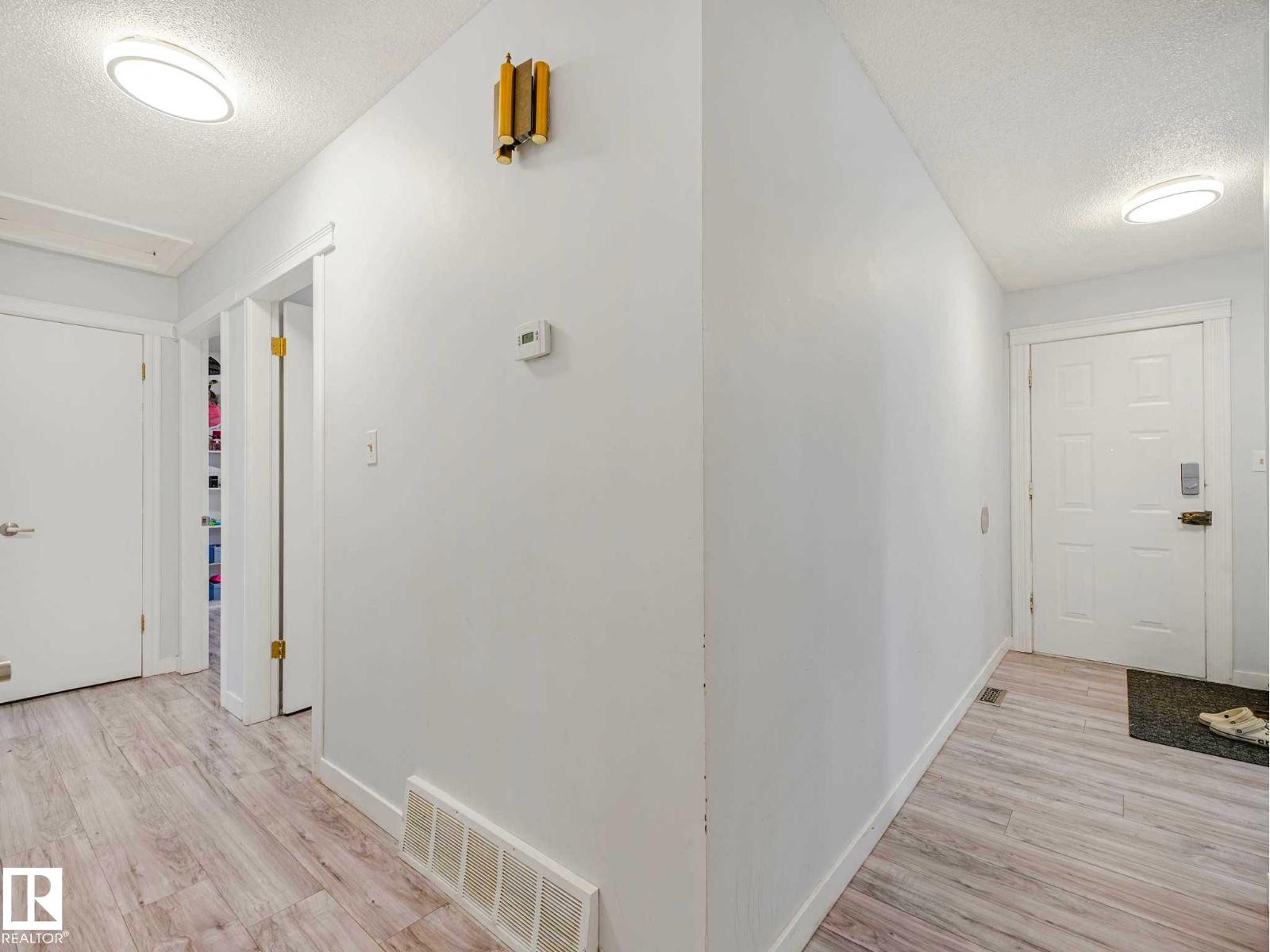 9528 151 AV NW - 23