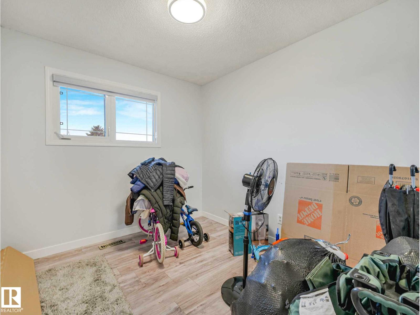 9528 151 AV NW - 25