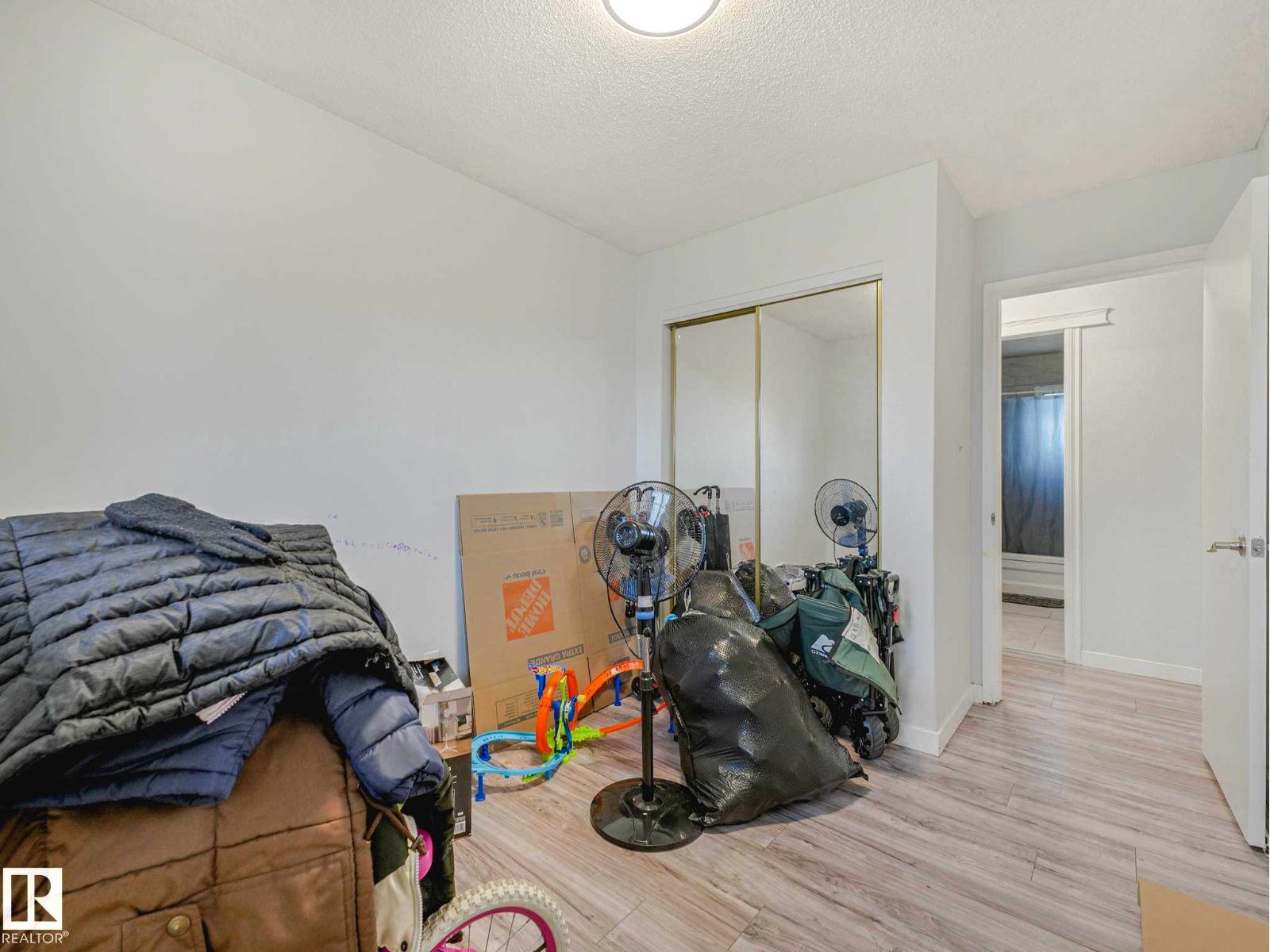 9528 151 AV NW - 26