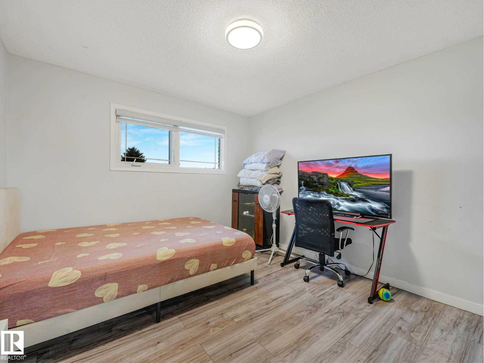 9528 151 AV NW - 30