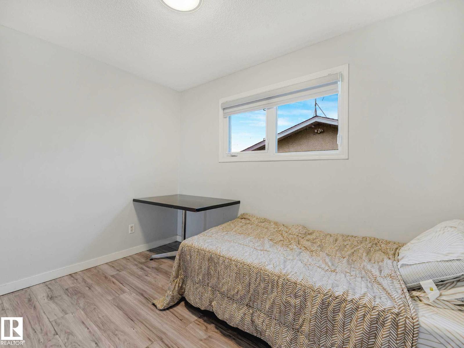 9528 151 AV NW - 32