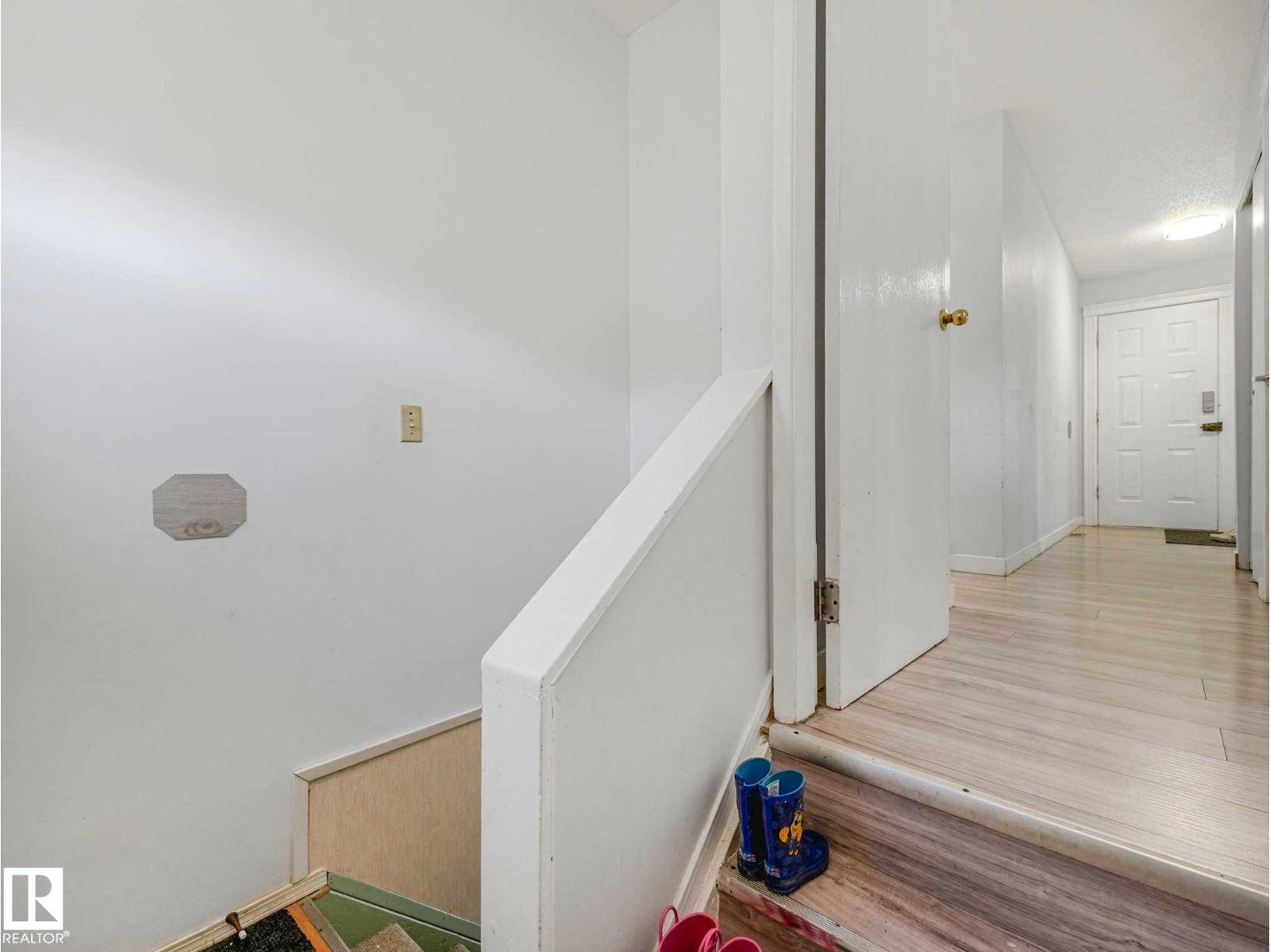 9528 151 AV NW - 34