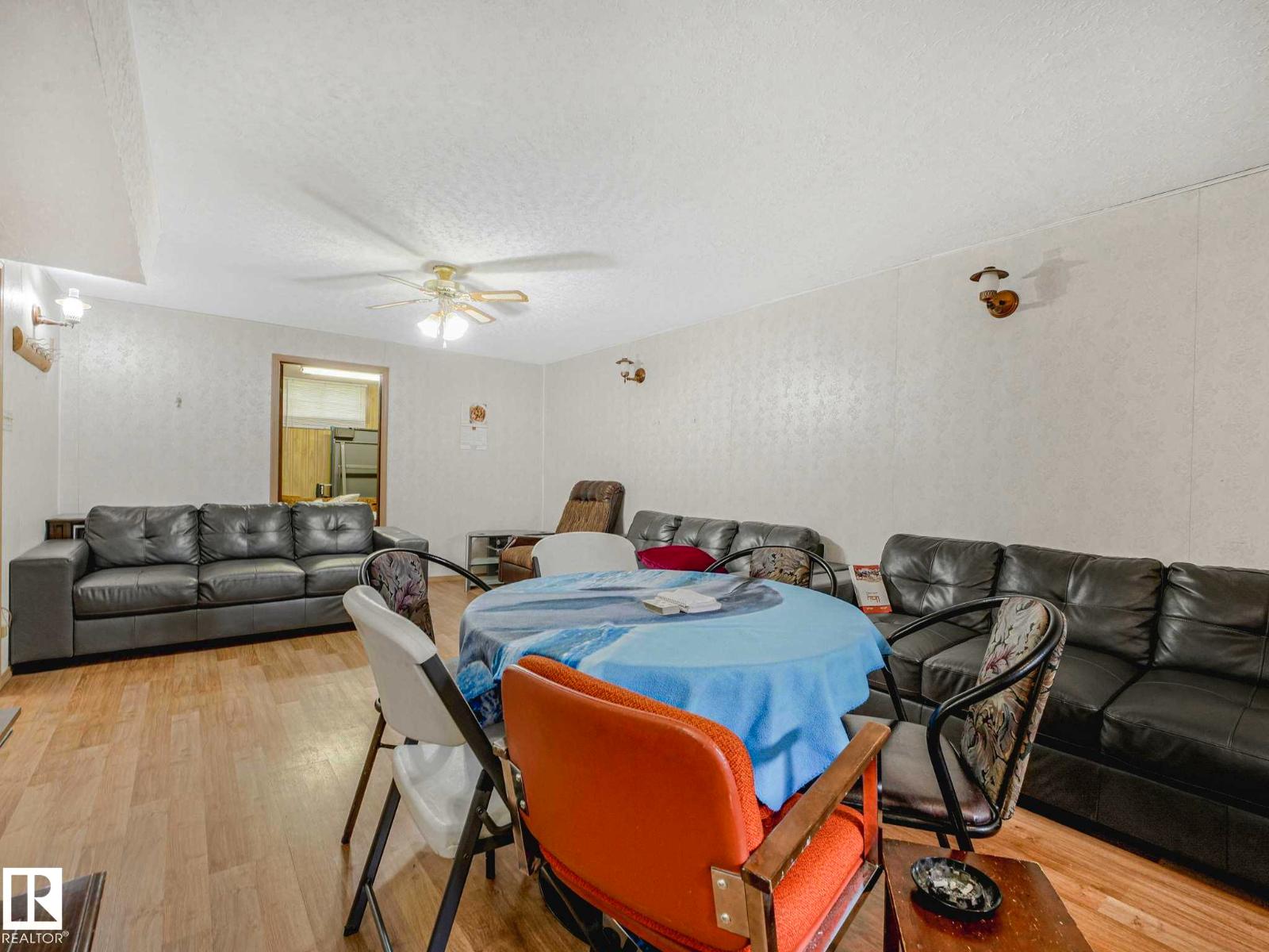 9528 151 AV NW - 41